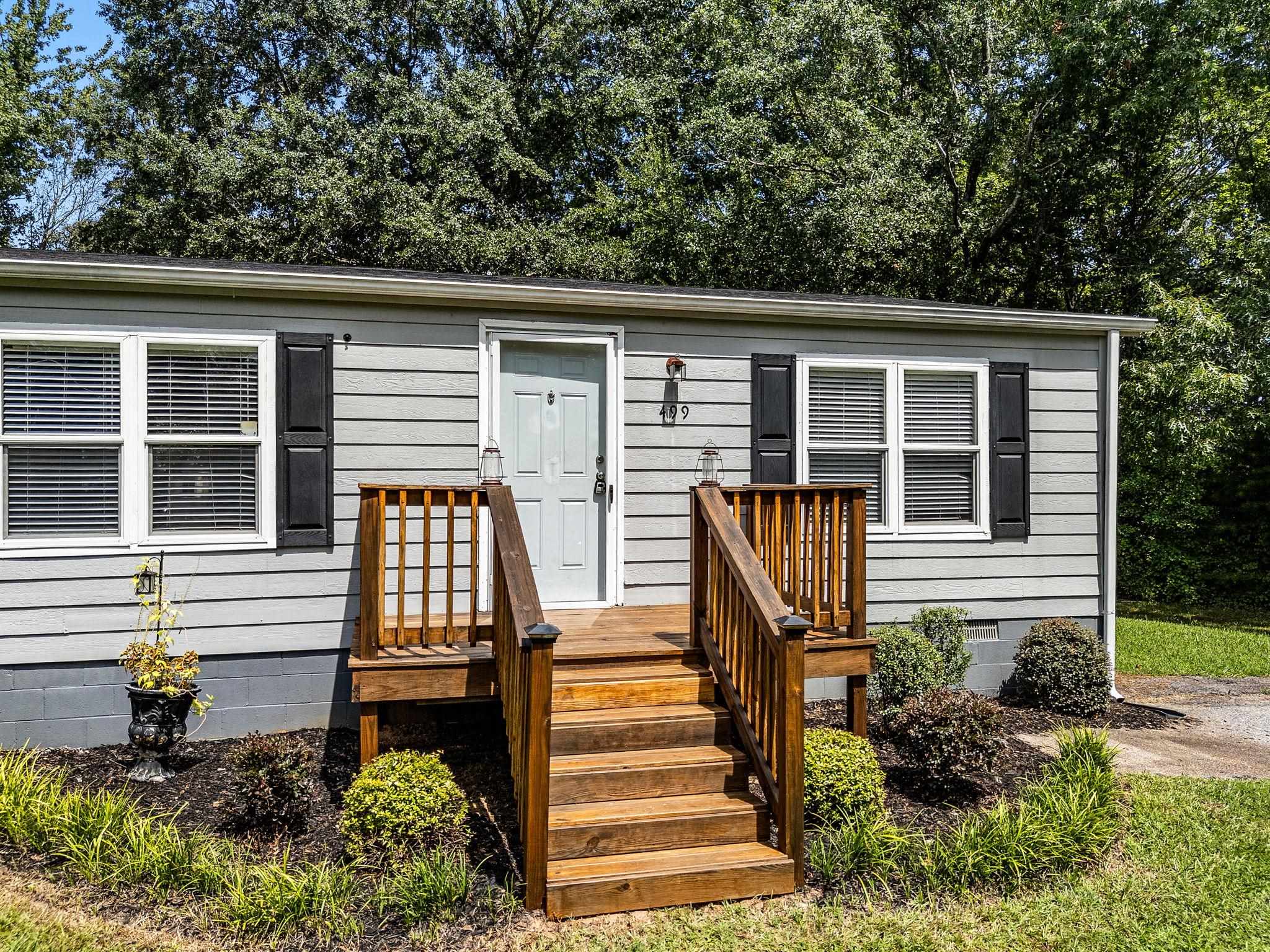 499 Murph Road Property Photo 4
