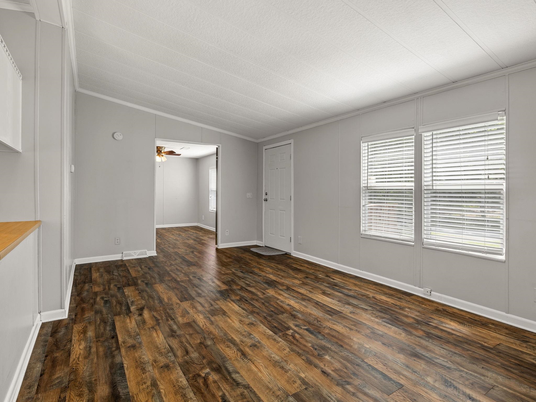 499 Murph Road Property Photo 8