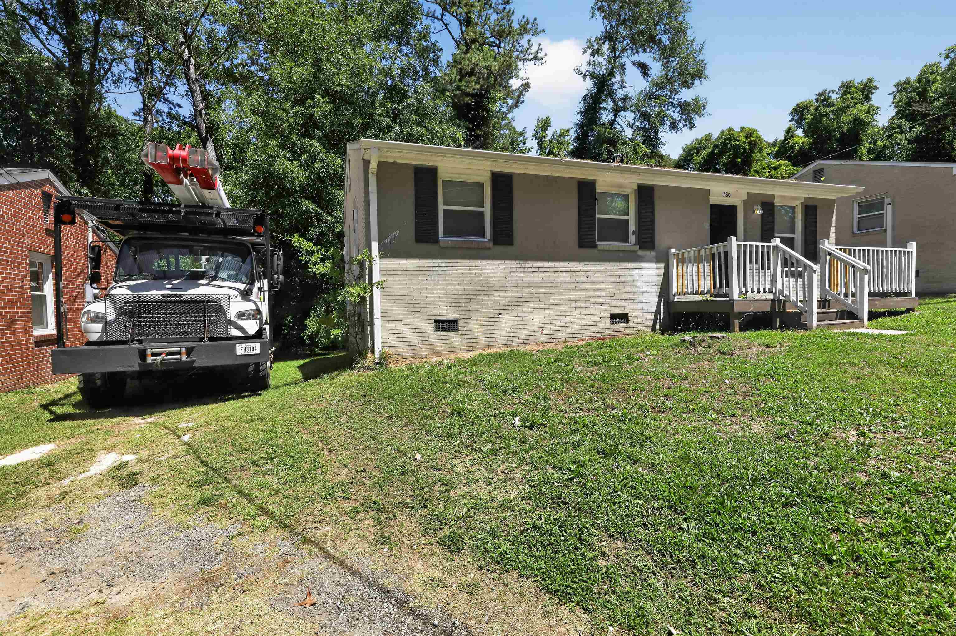 9 Delores Street Property Photo 3