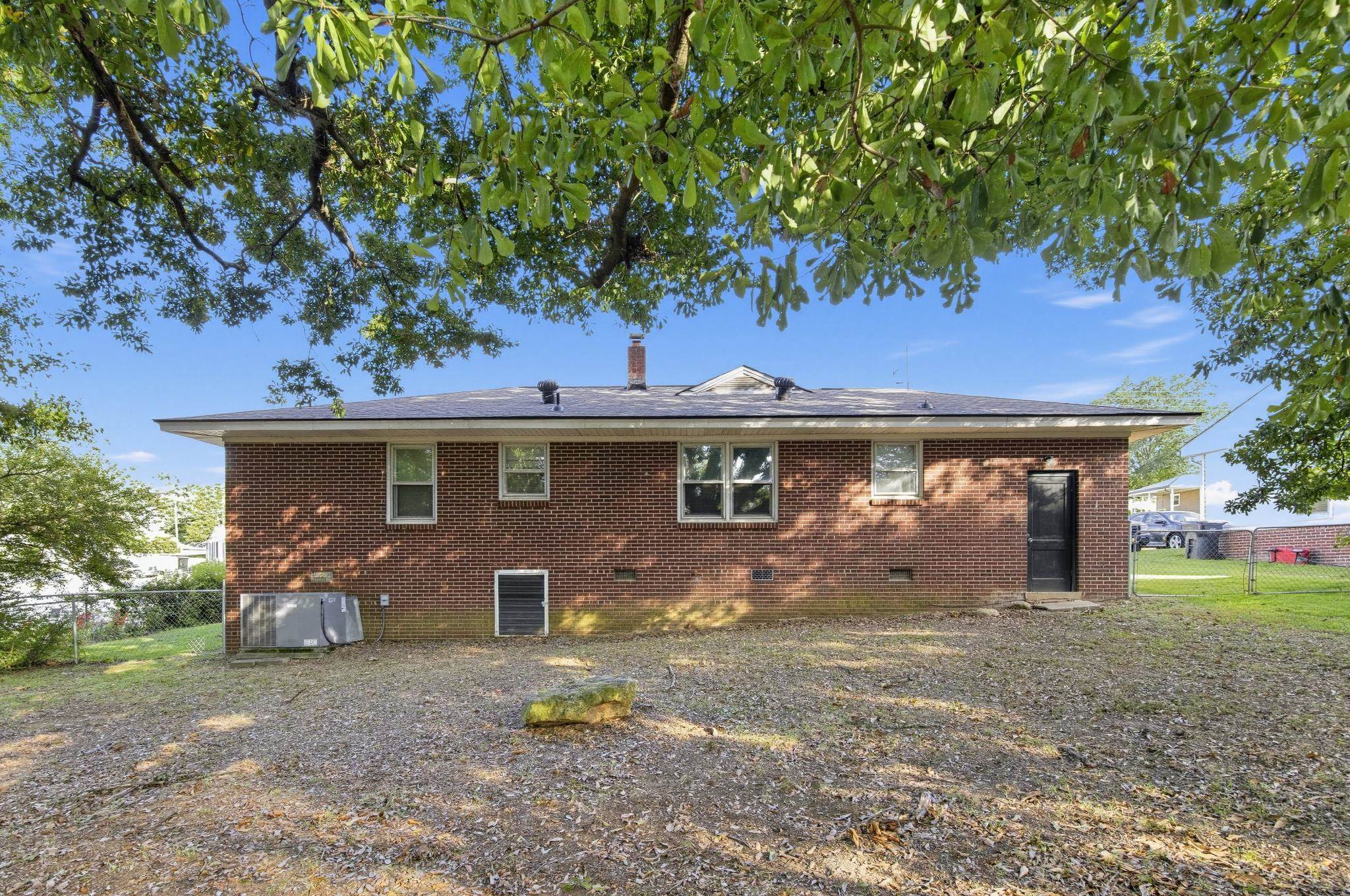 9 Delores Street Property Photo 3