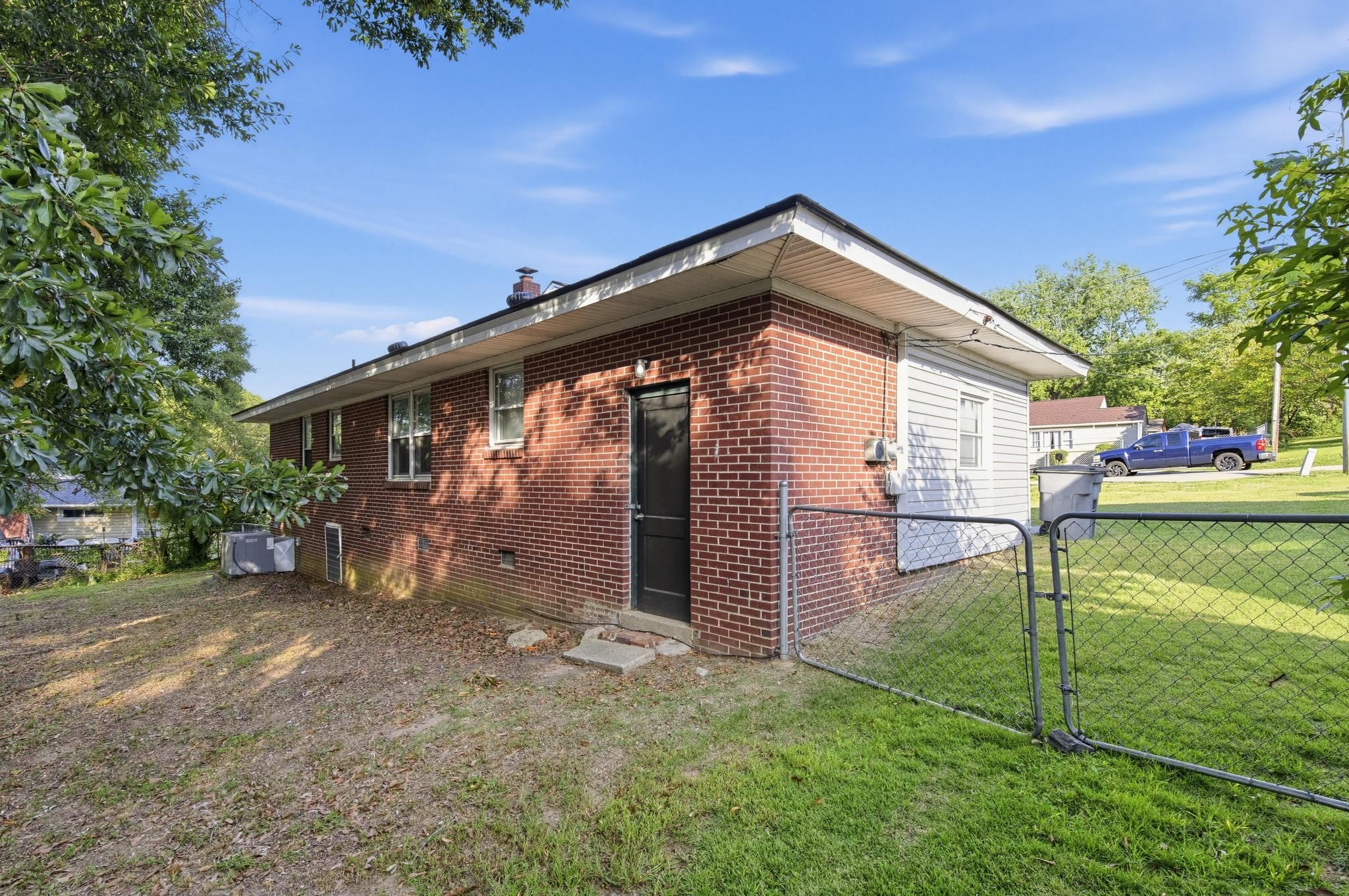 9 Delores Street Property Photo 32