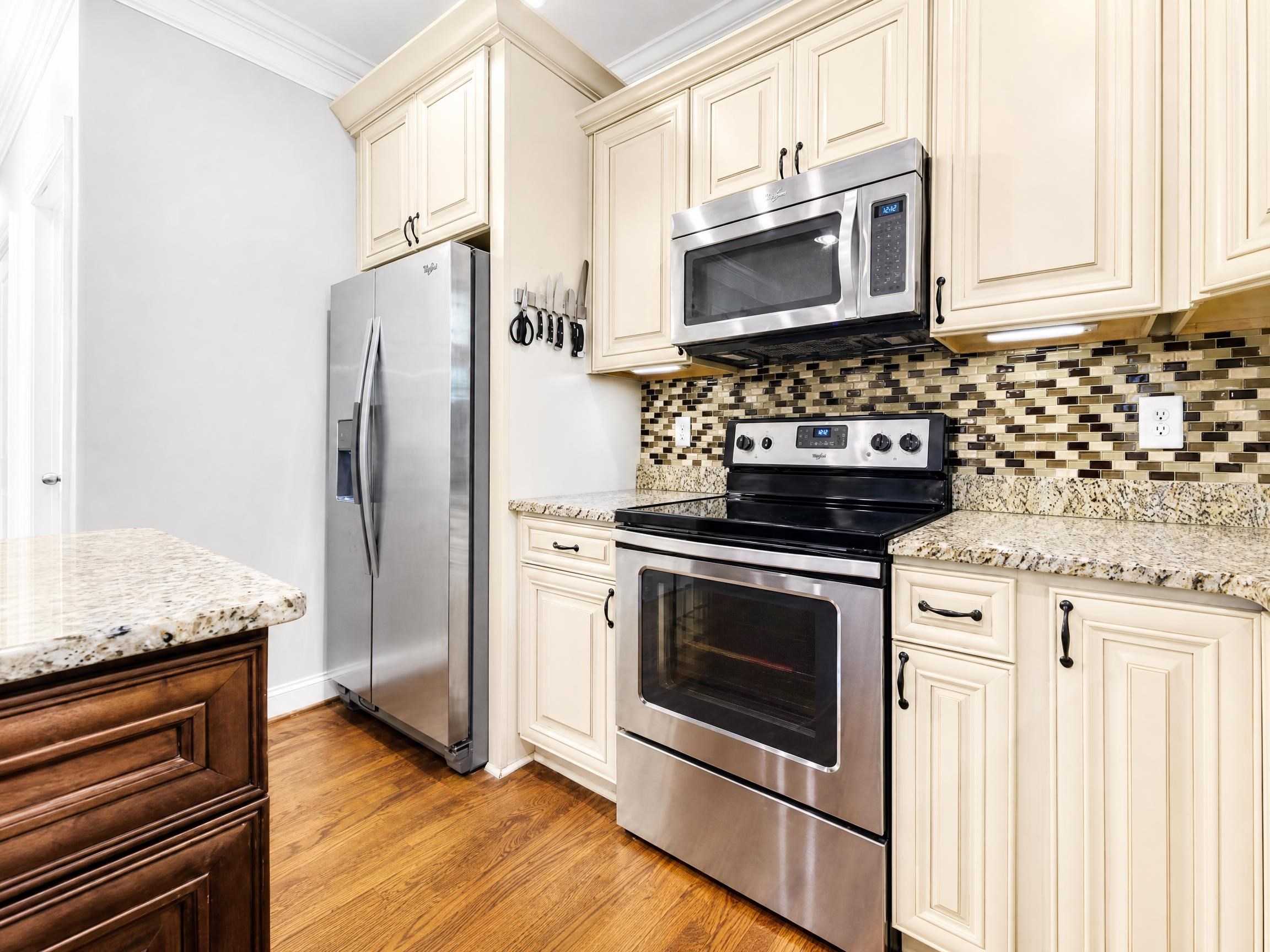 200 Hunters Woods Drive Property Photo 12