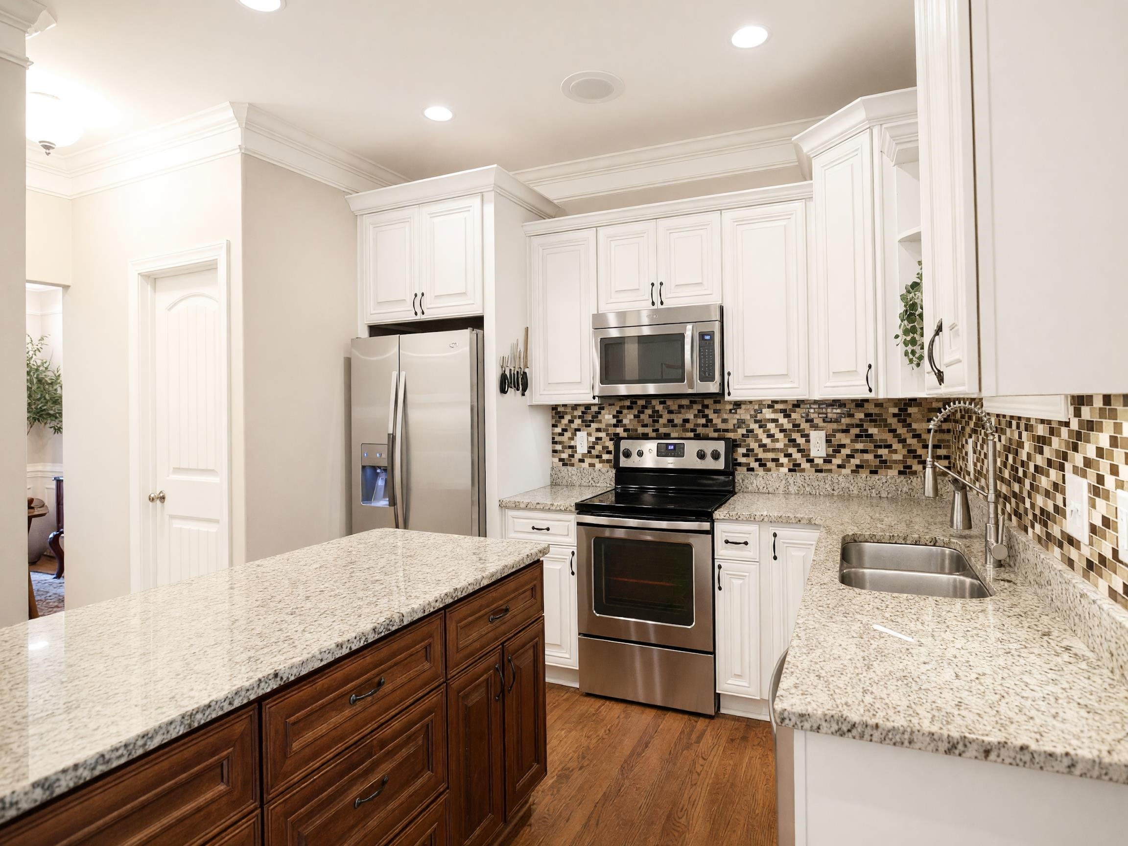 200 Hunters Woods Drive Property Photo 16