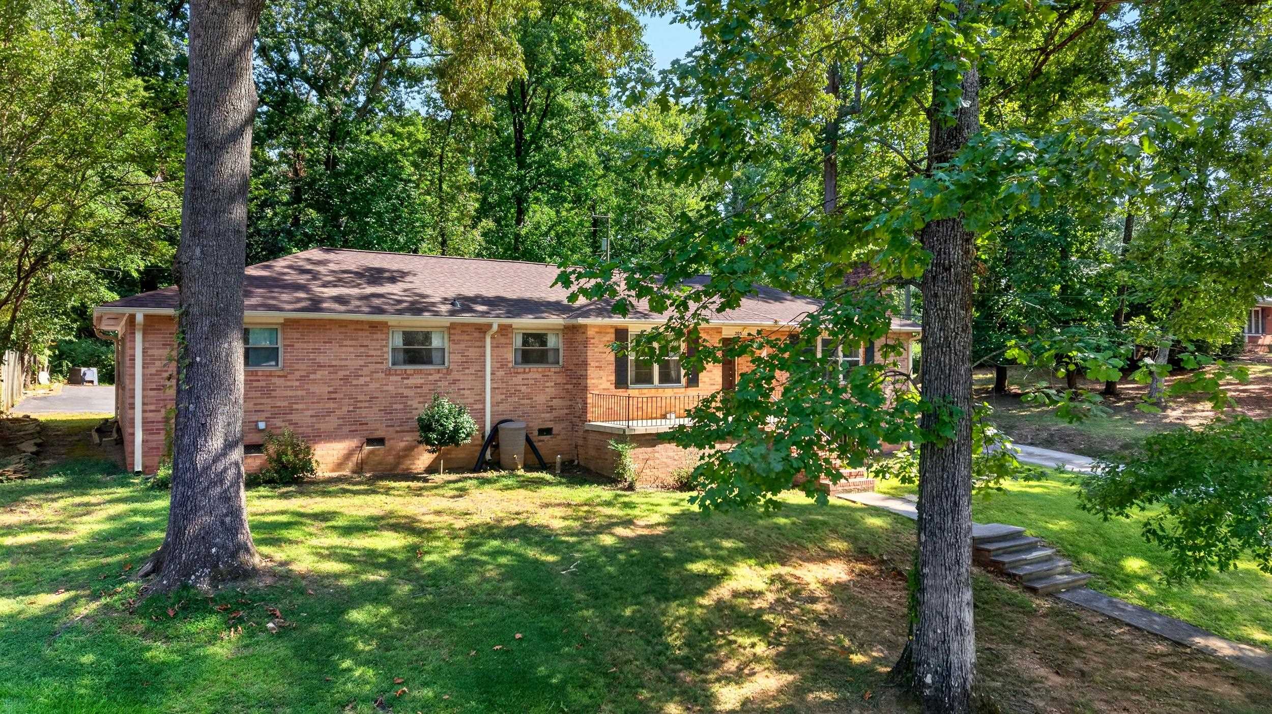 205 Lakewood Drive Property Photo 3