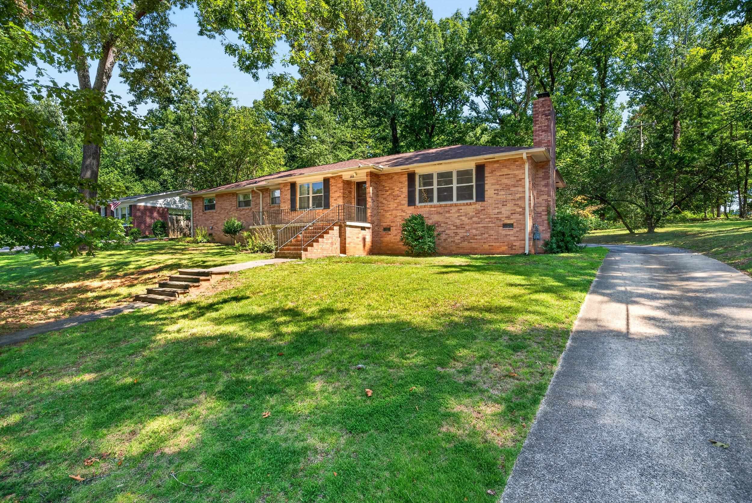 205 Lakewood Drive Property Photo 5