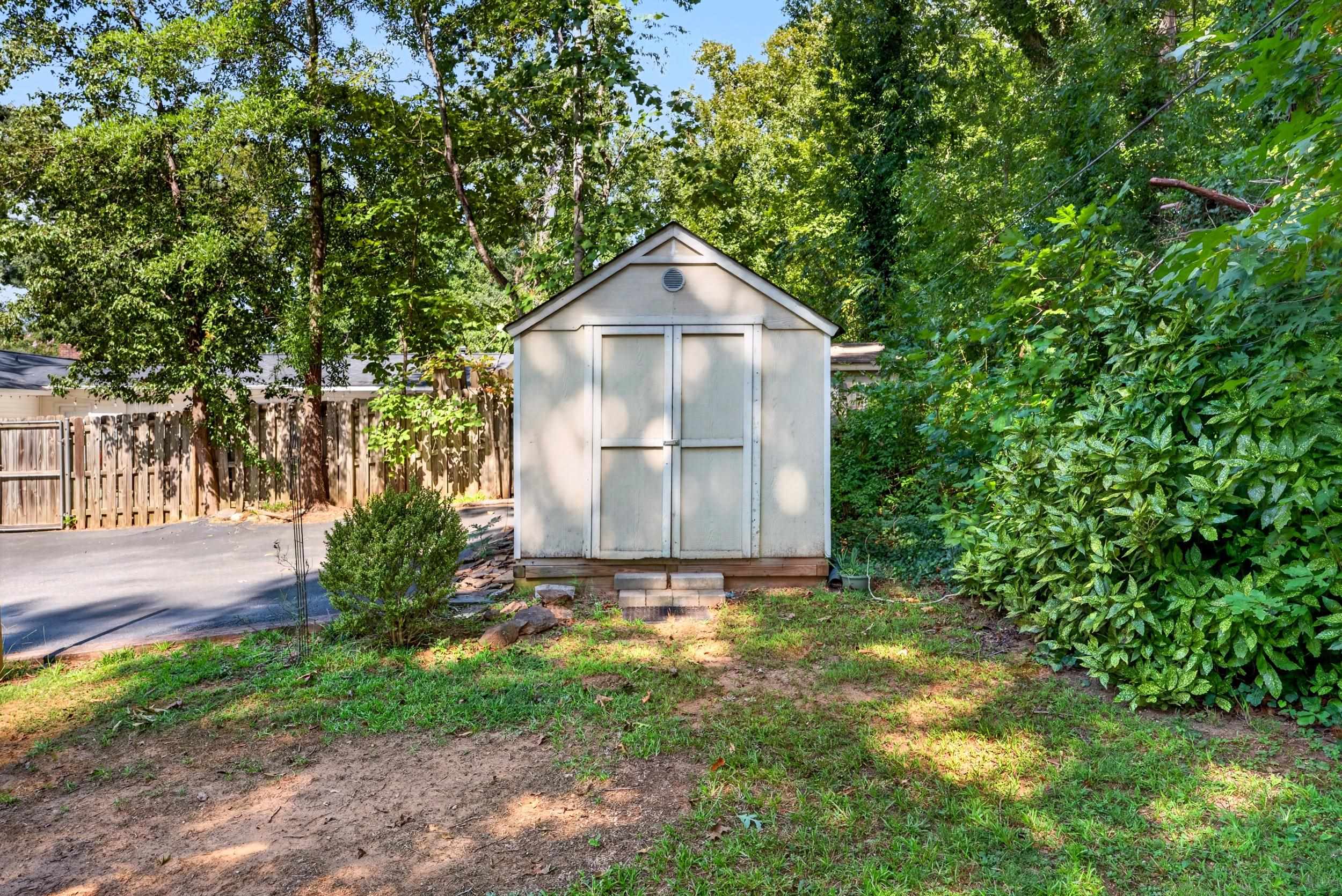 205 Lakewood Drive Property Photo 33