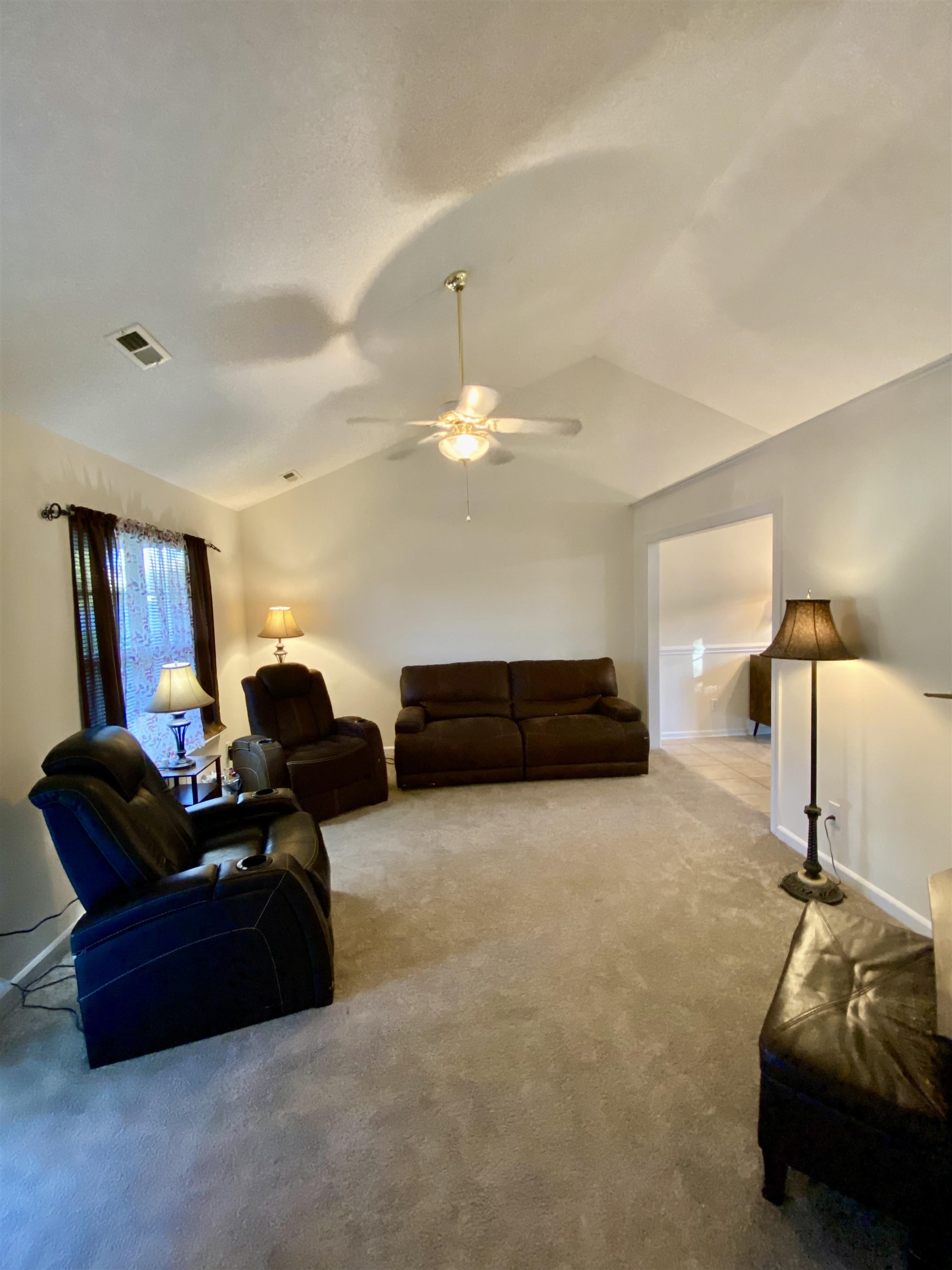 318 E Myles Lane Property Photo 3