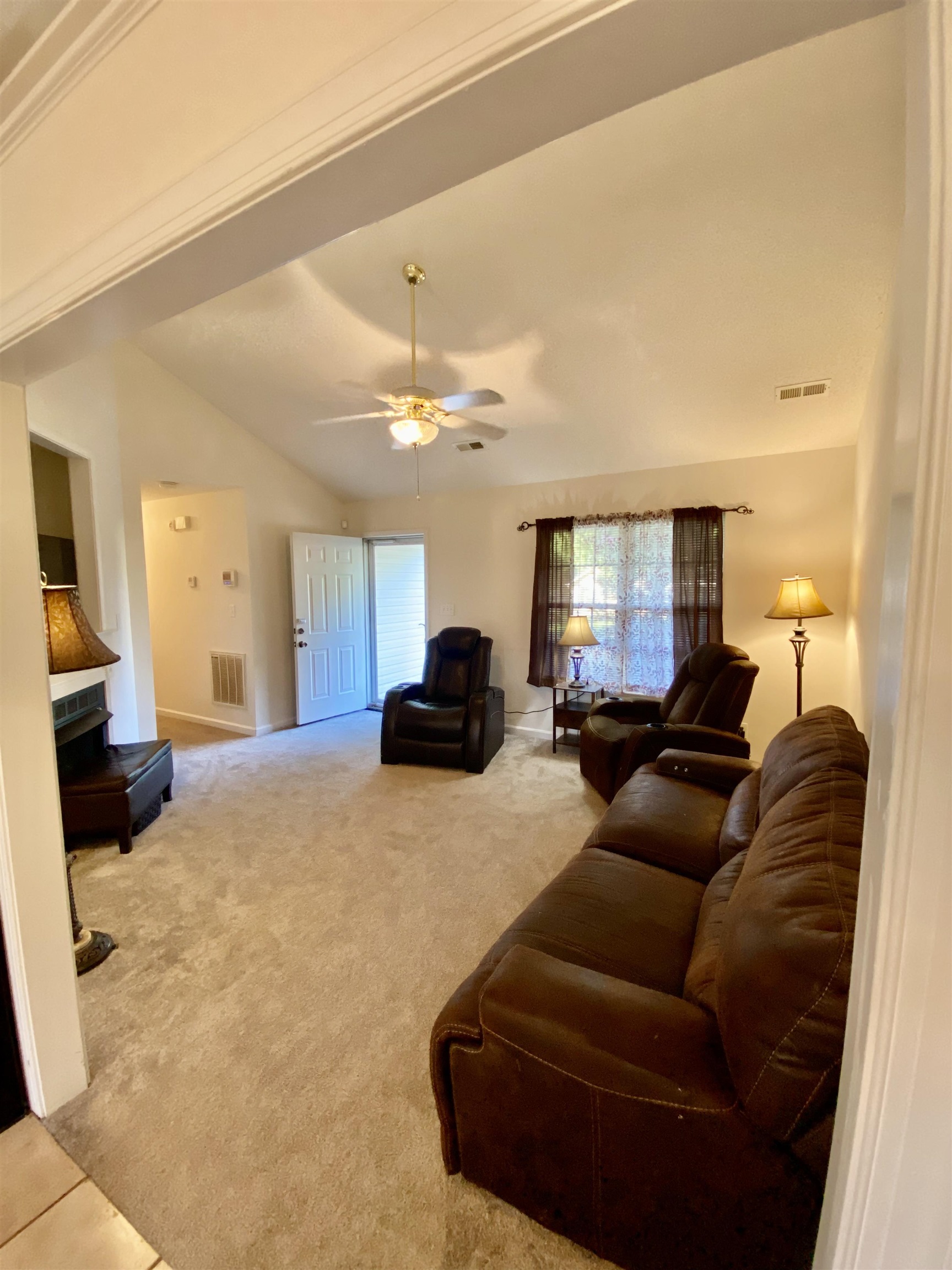 318 E Myles Lane Property Photo 4