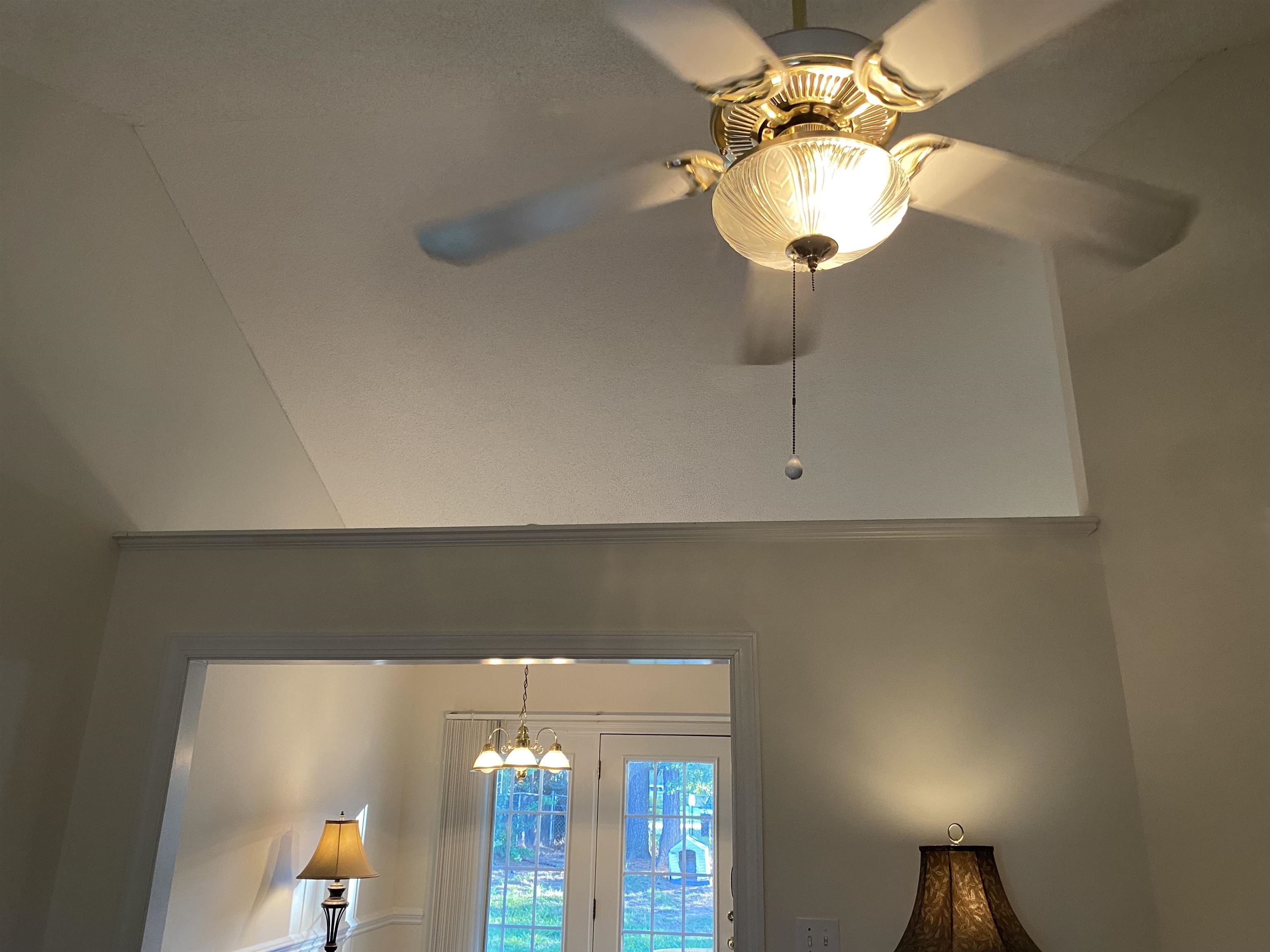 318 E Myles Lane Property Photo 6