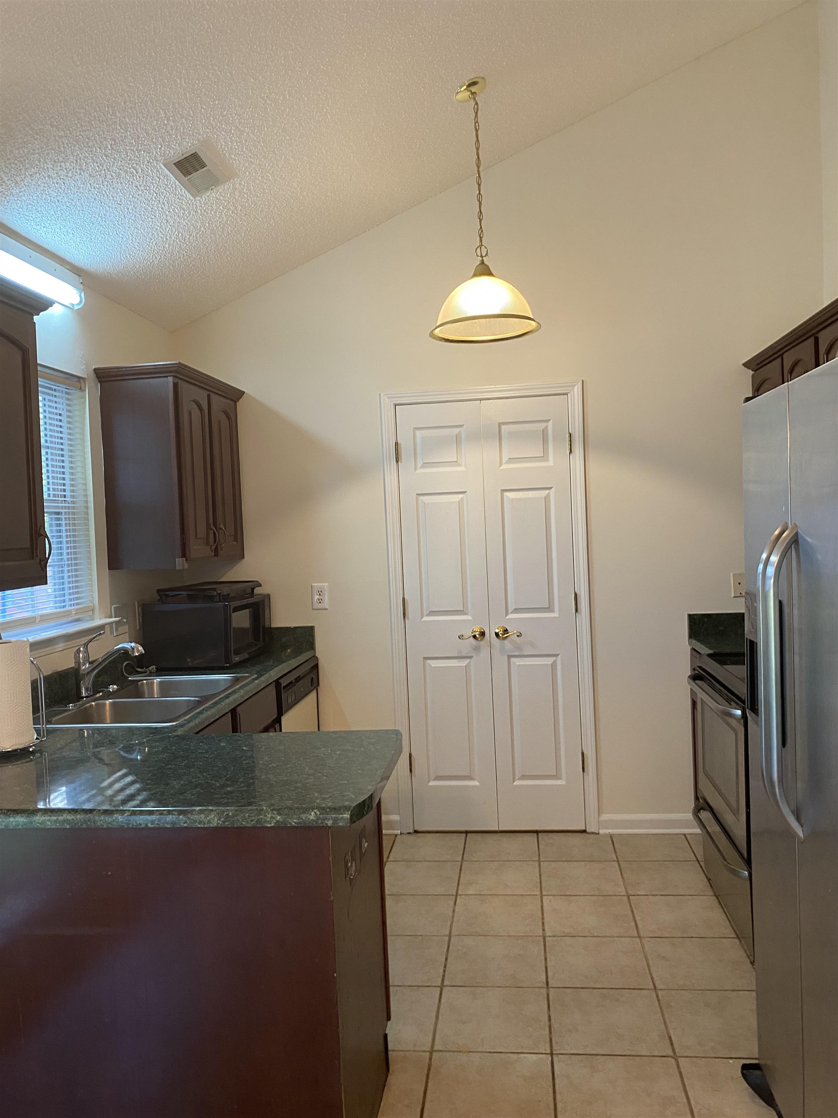 318 E Myles Lane Property Photo 9