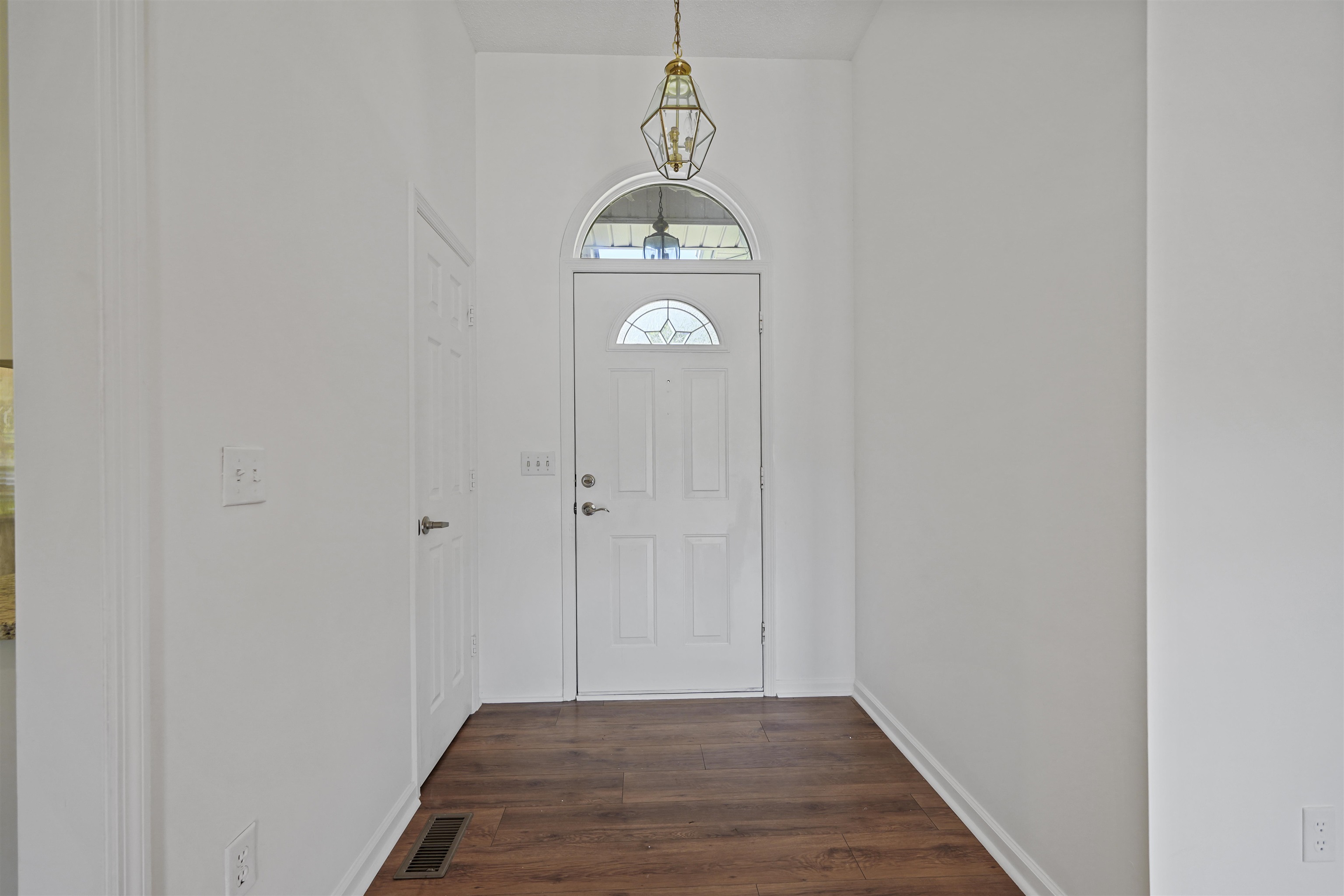 349 Worthington Circle Property Photo 6