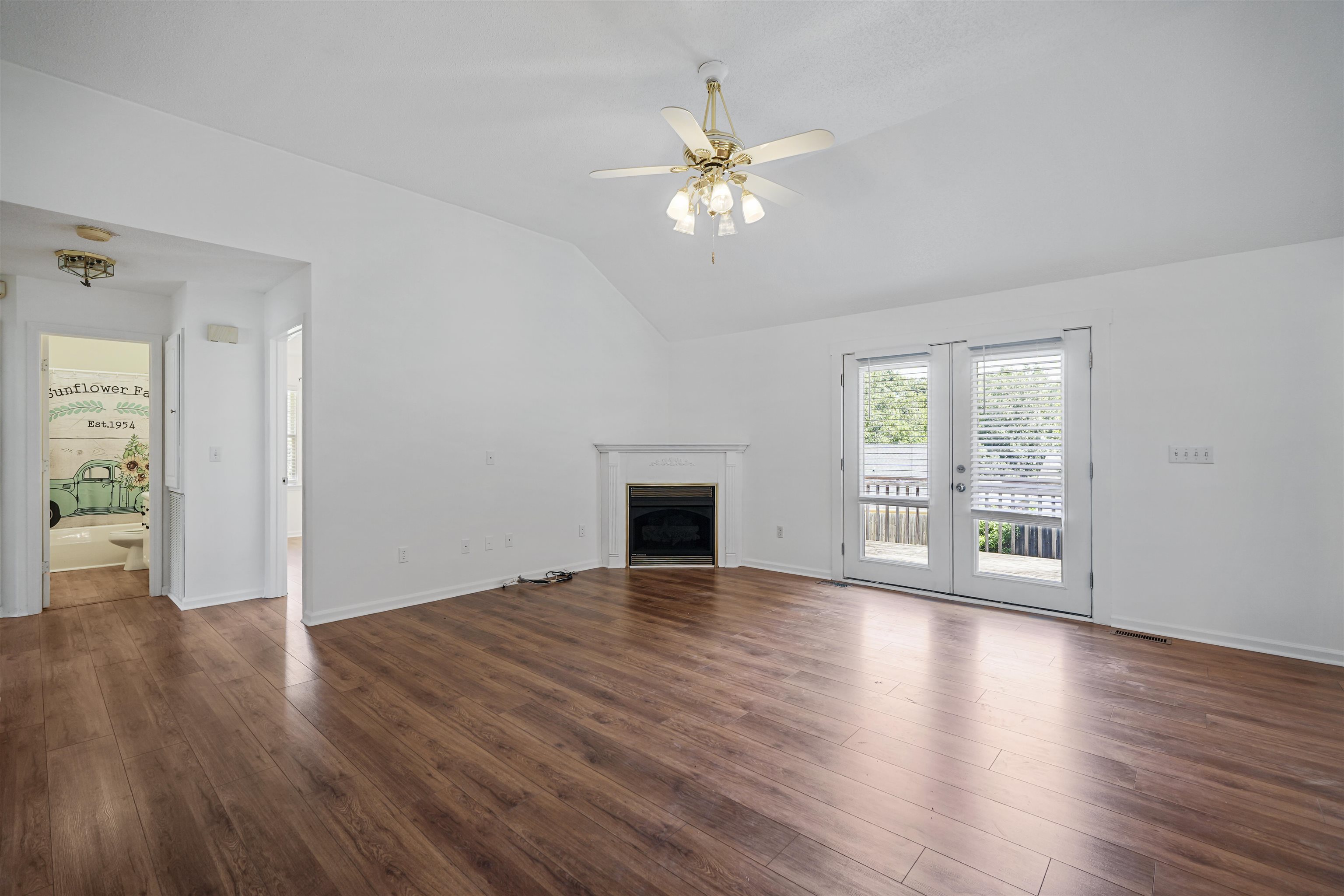 349 Worthington Circle Property Photo 8