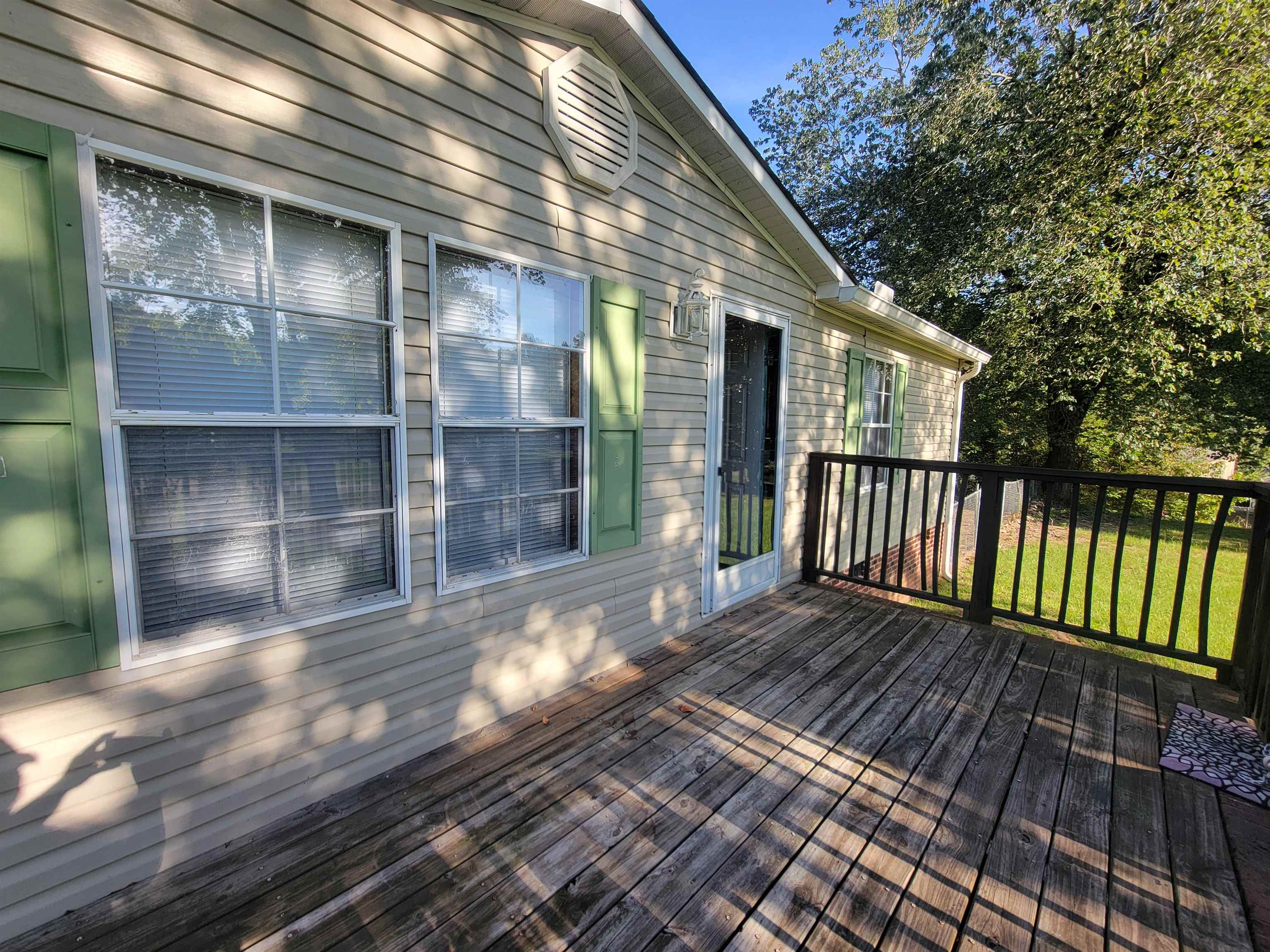 385 Rosedale Drive Property Photo 3