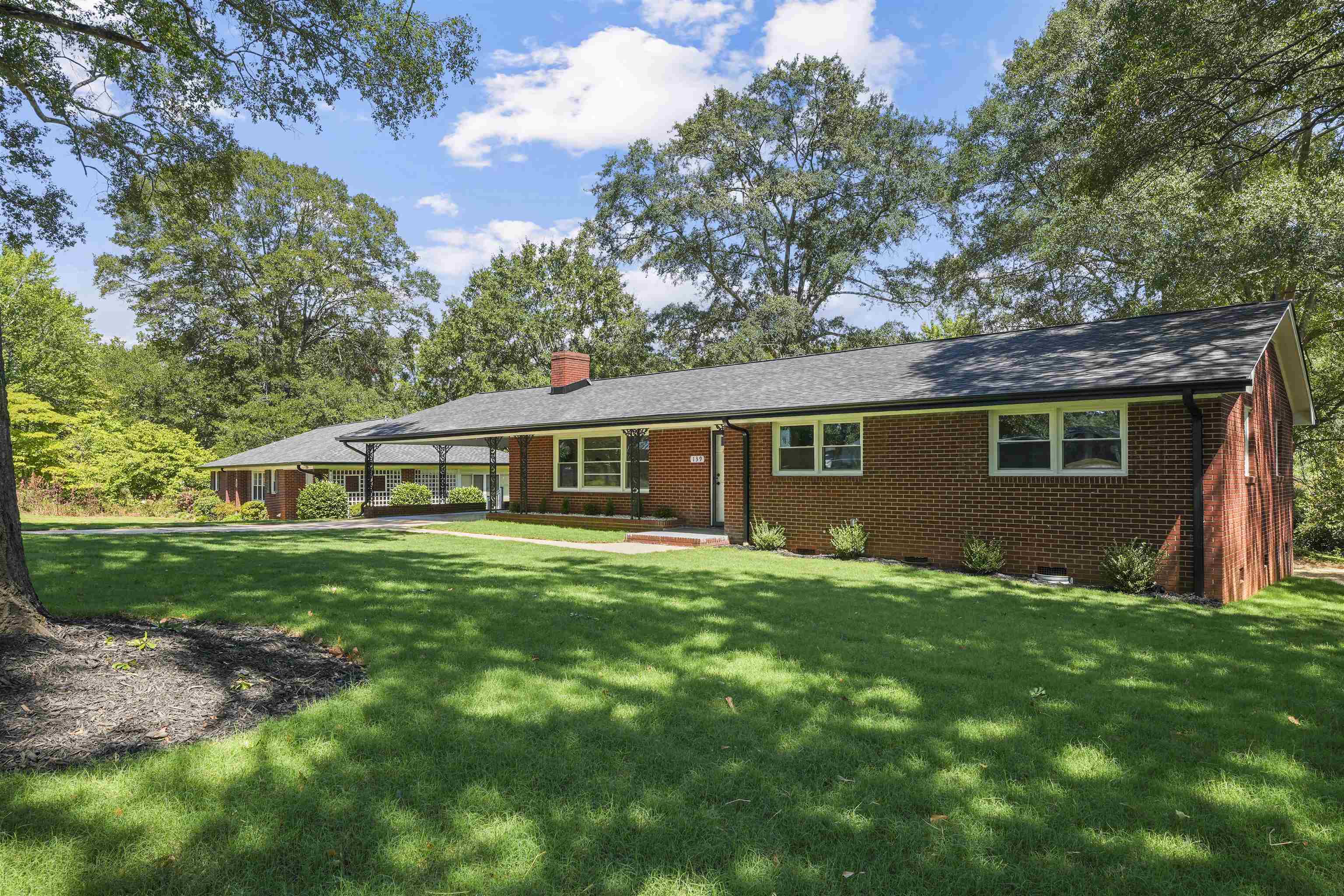 139 Whittier Place Property Photo 3