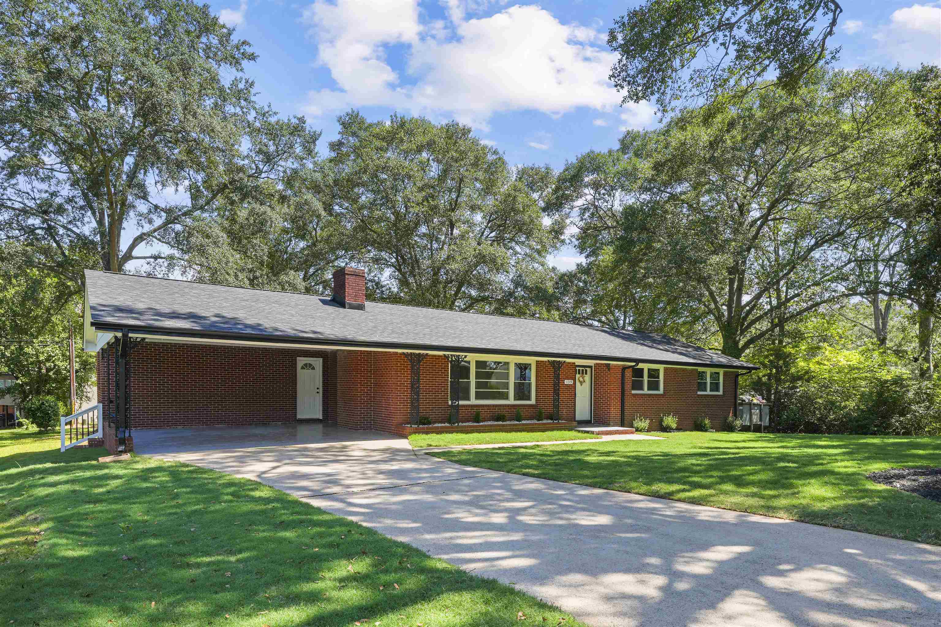 139 Whittier Place Property Photo 4