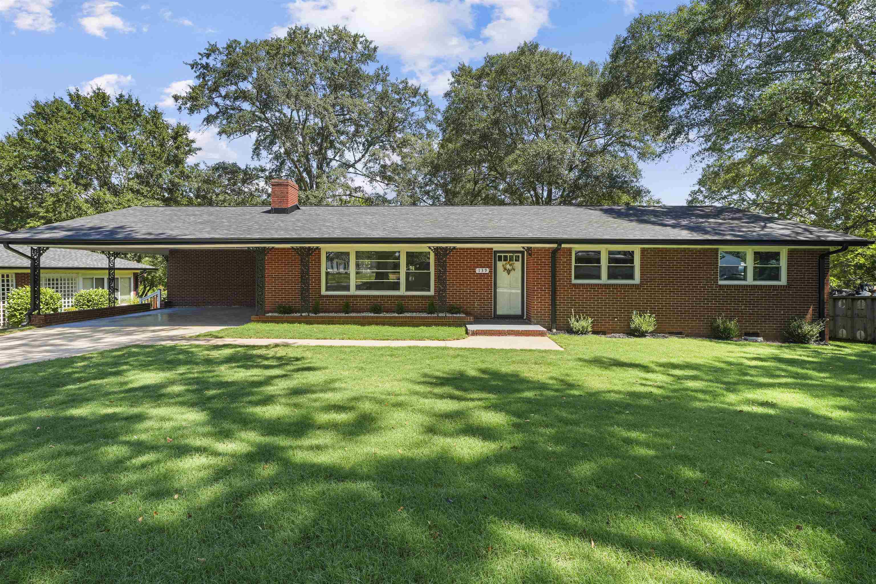 139 Whittier Place Property Photo 8