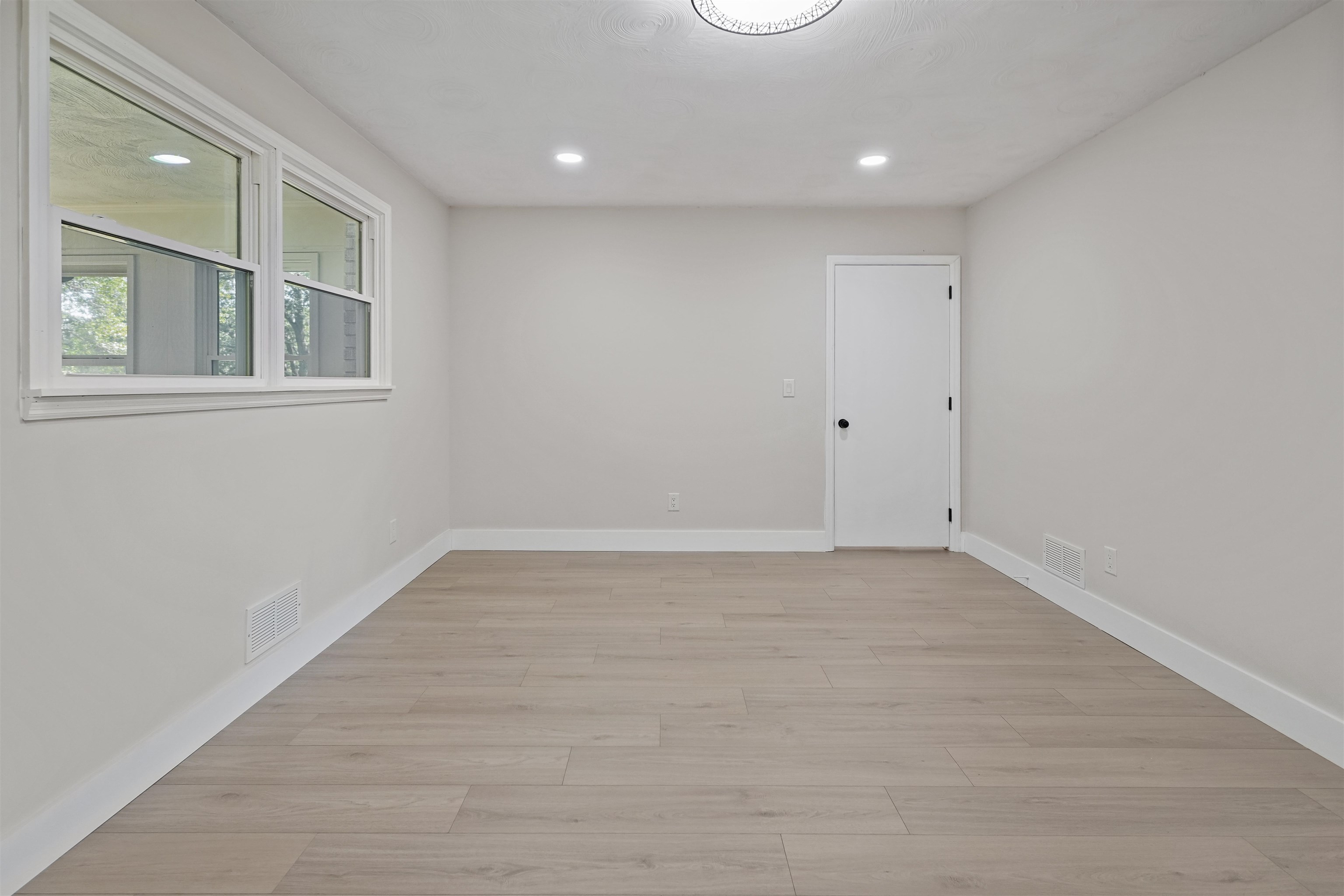 139 Whittier Place Property Photo 20
