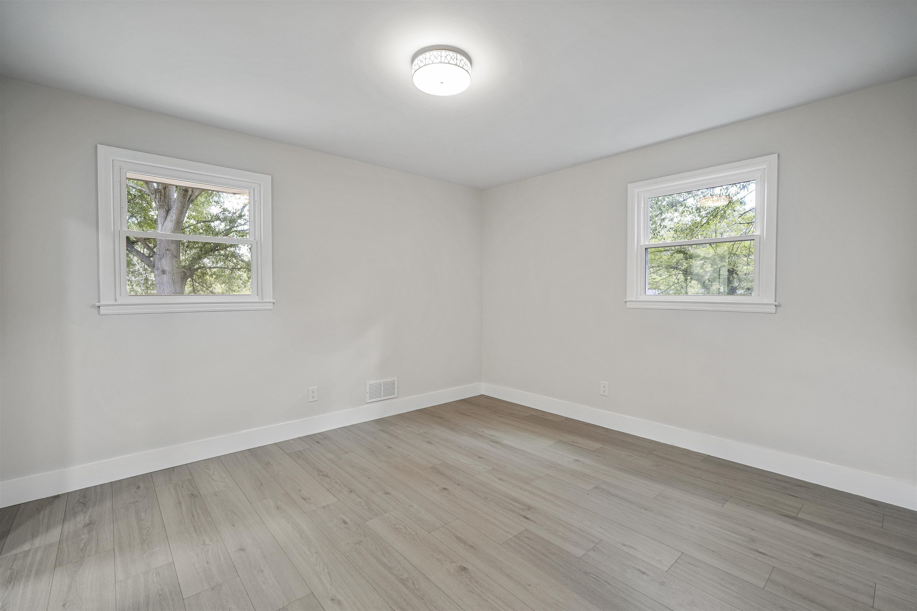 139 Whittier Place Property Photo 31