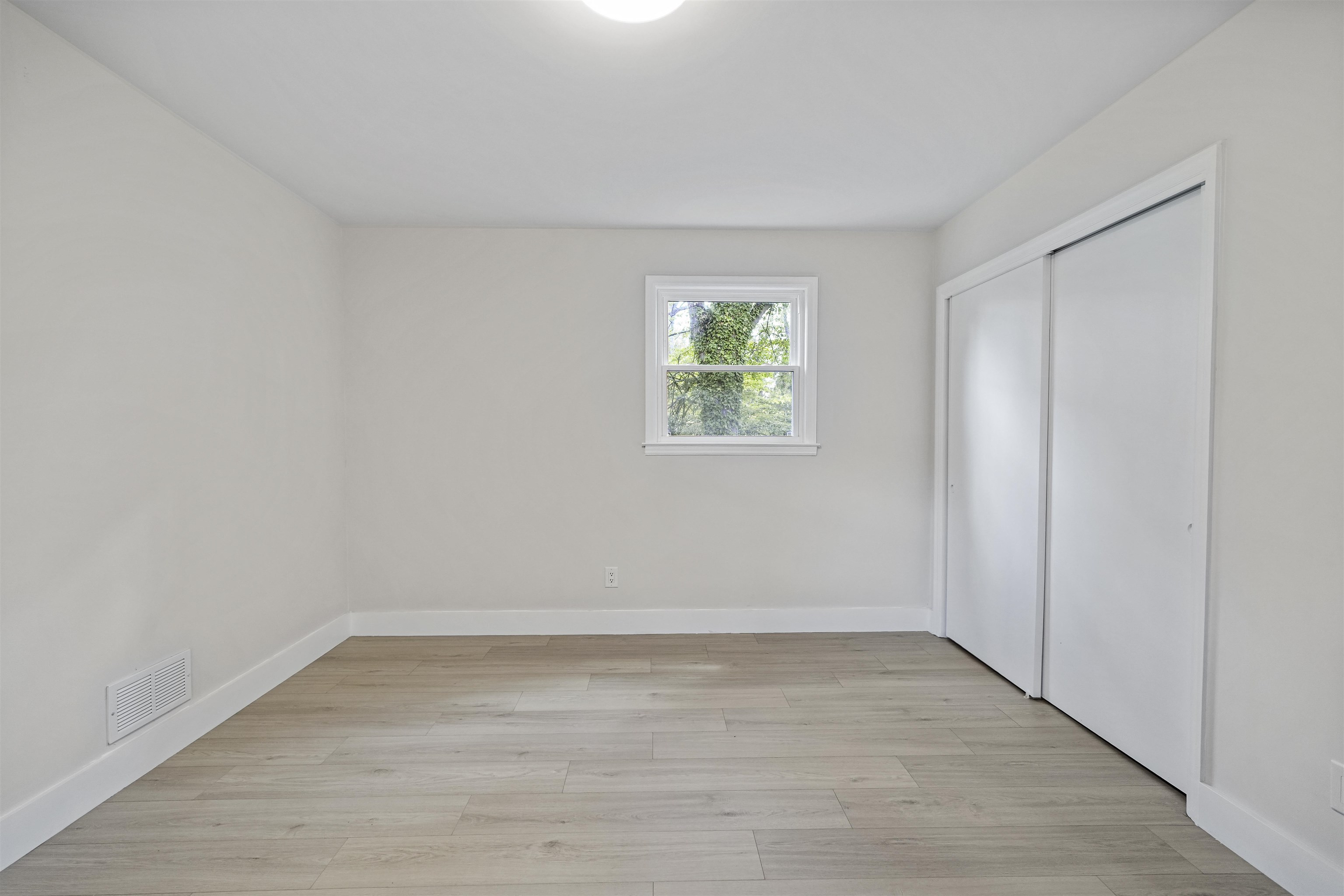 139 Whittier Place Property Photo 32