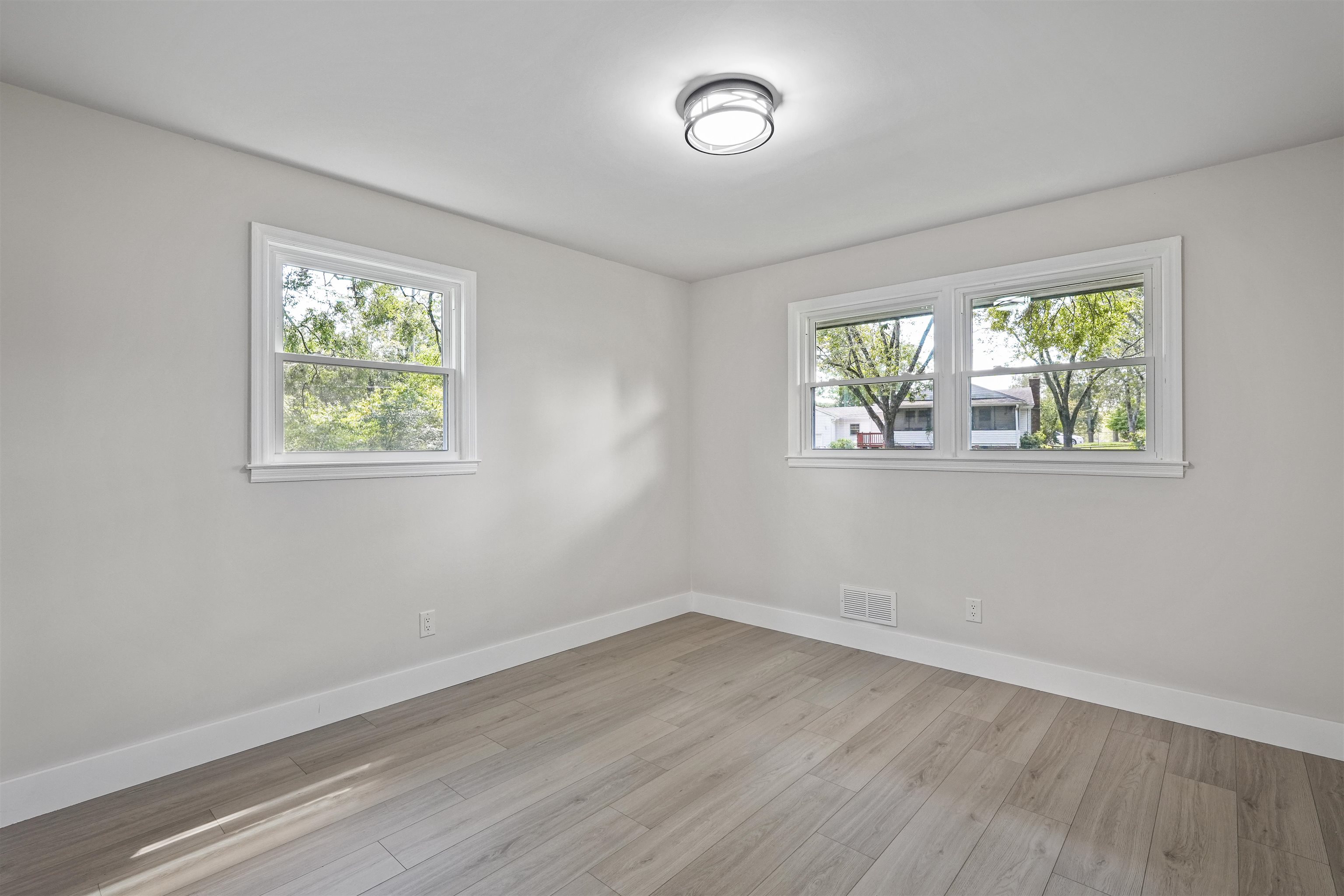 139 Whittier Place Property Photo 36