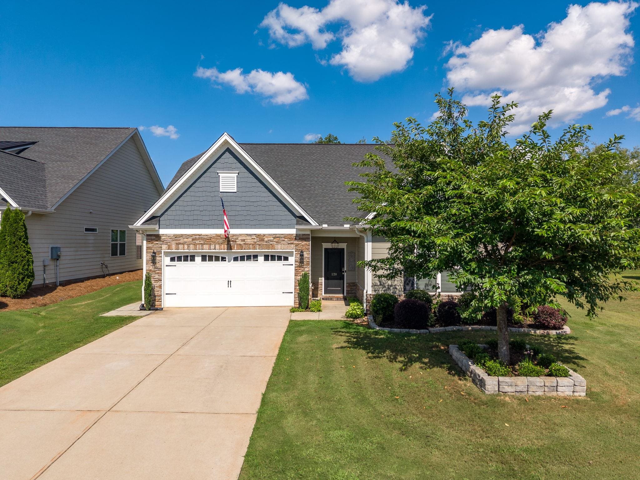 120 Broadleigh Court Property Photo 4