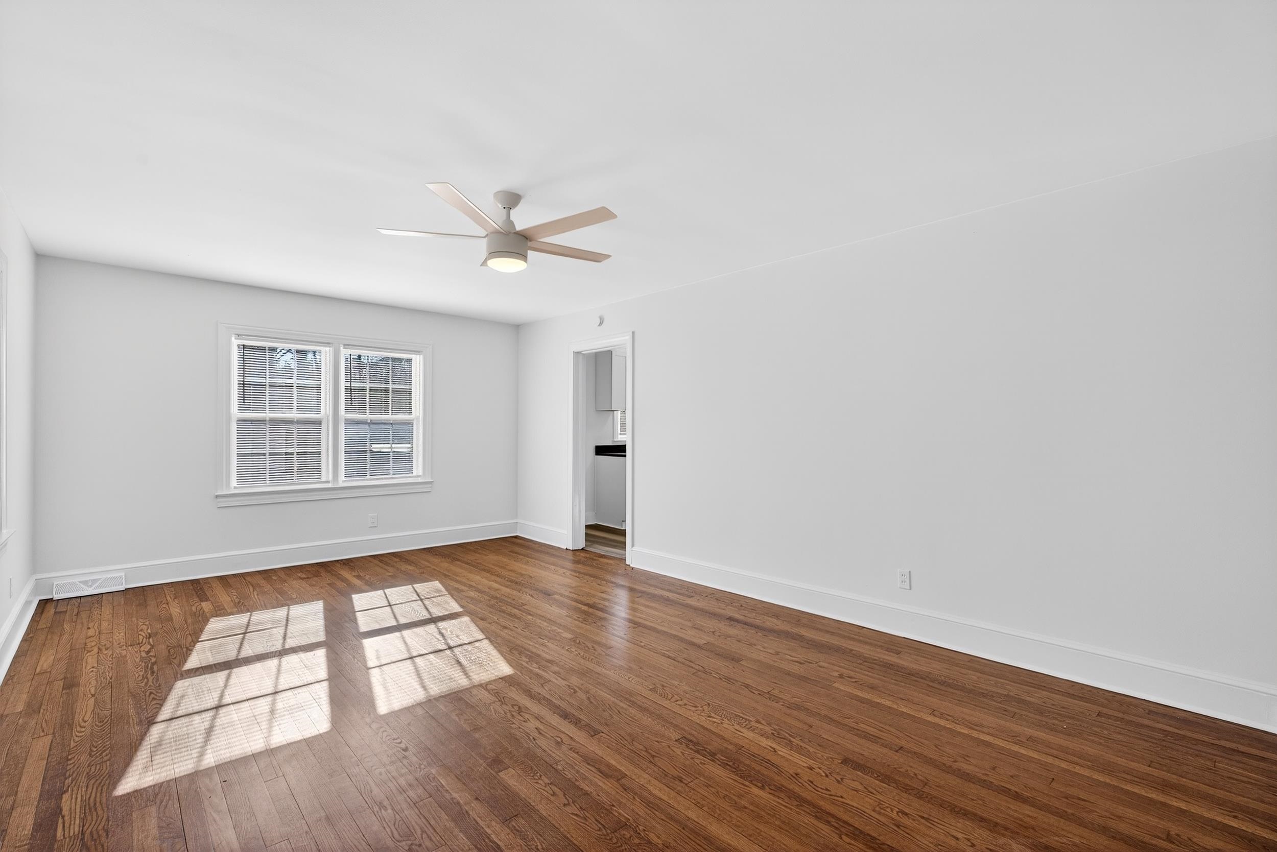 111 Oakleaf Drive Property Photo 3