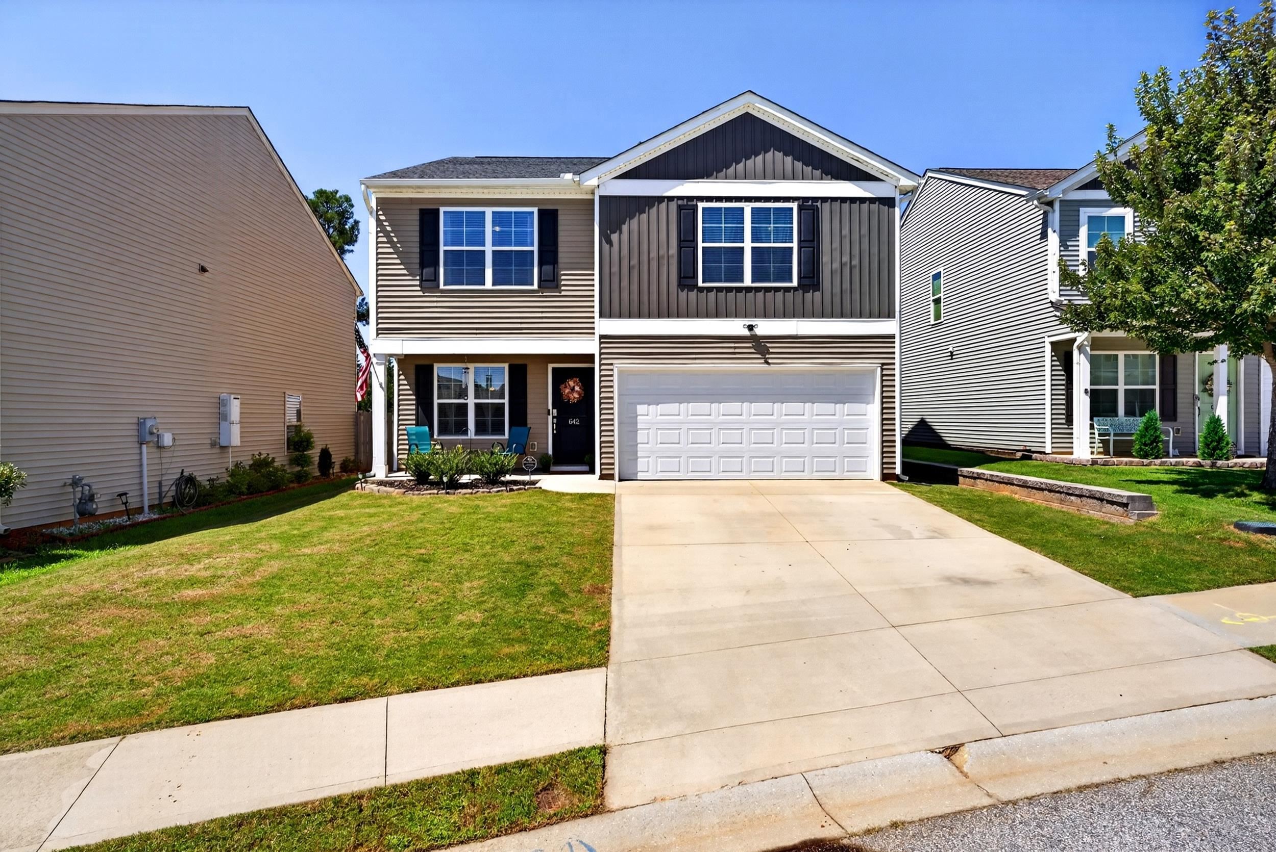 642 Ridgeville Crossing Drive Property Photo 2