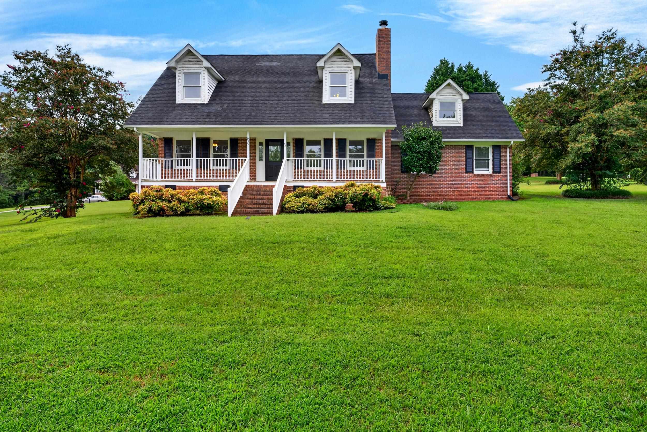 1935 Ford Road Property Photo 1