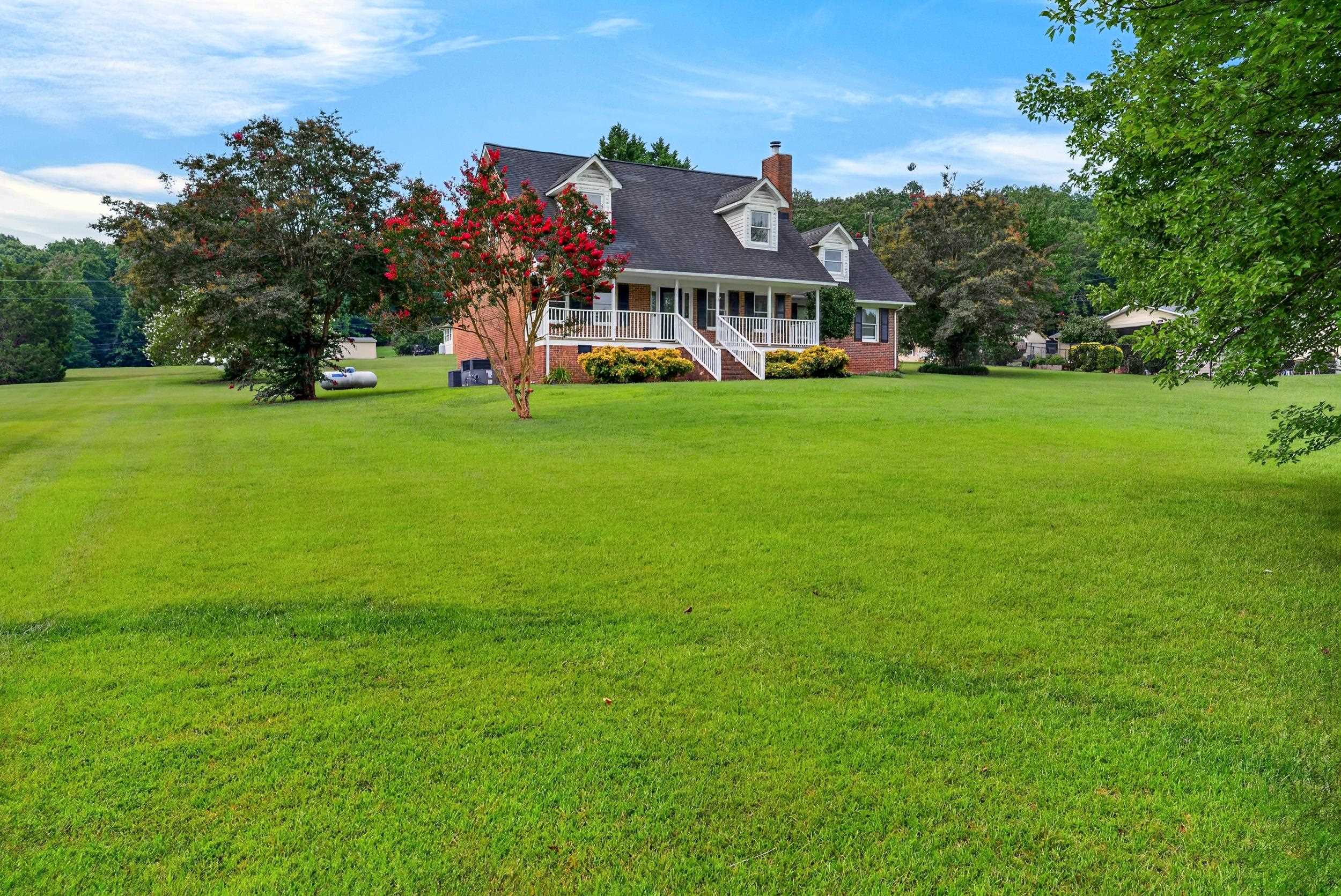 1935 Ford Road Property Photo 2