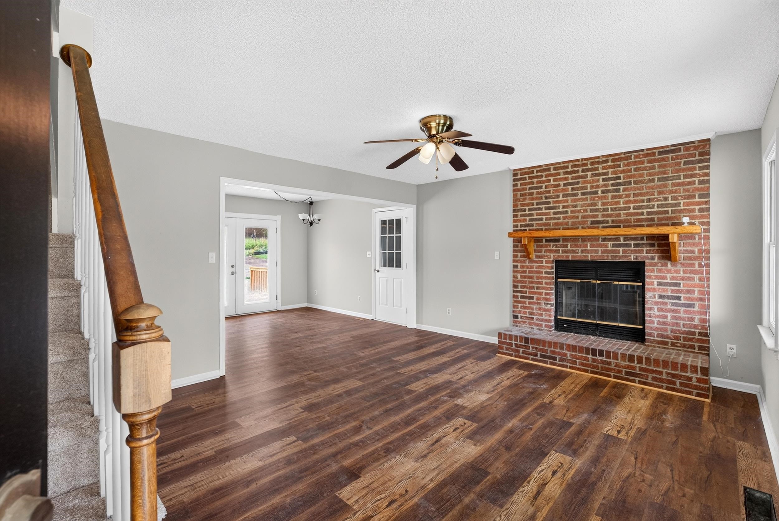 1935 Ford Road Property Photo 5
