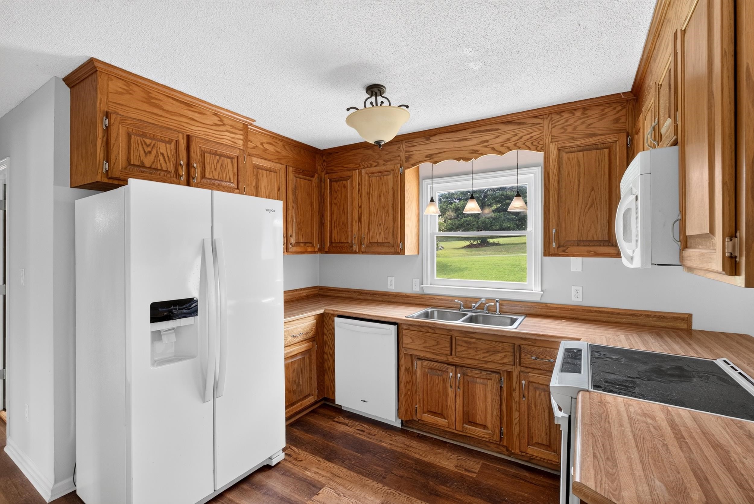 1935 Ford Road Property Photo 9