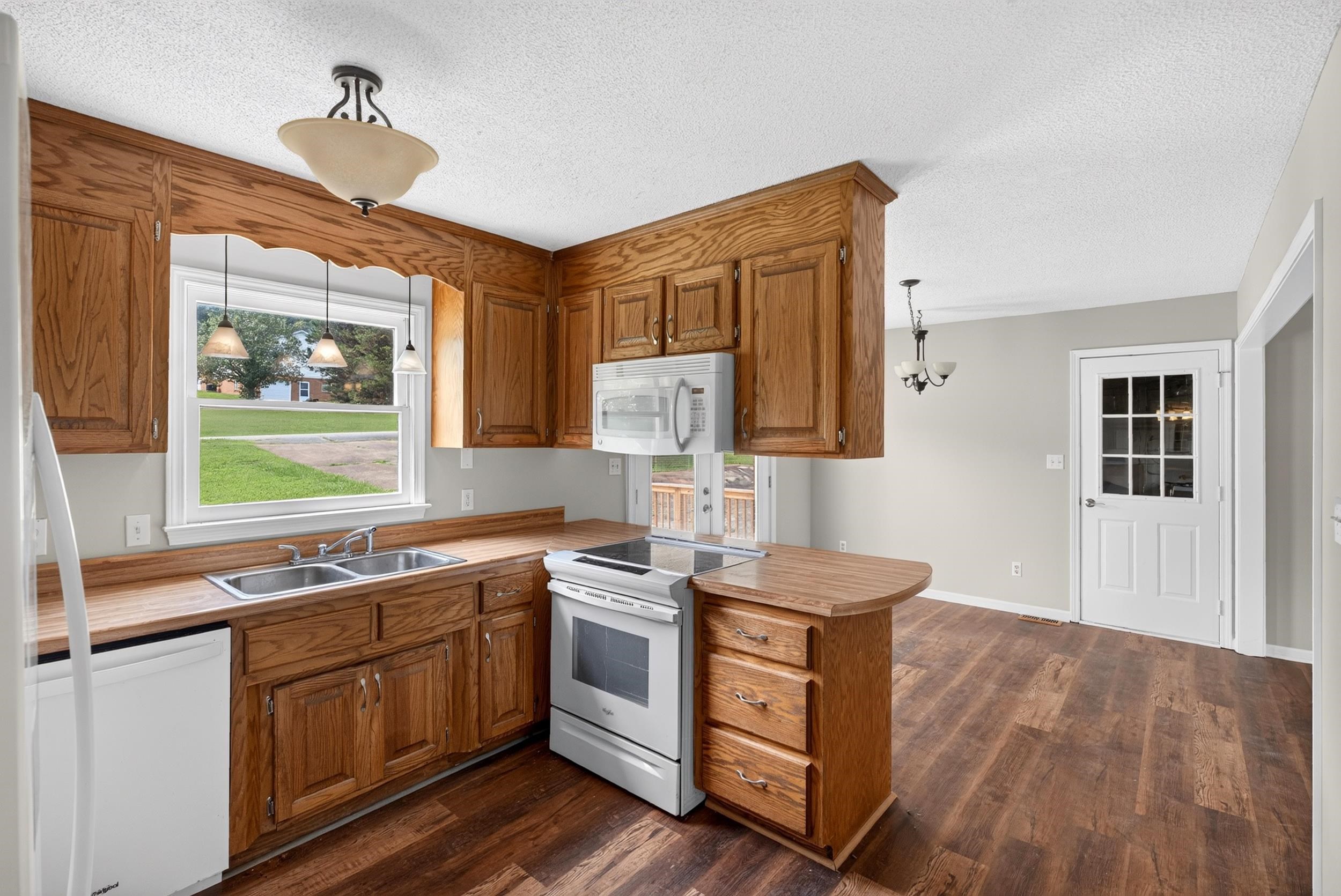 1935 Ford Road Property Photo 10