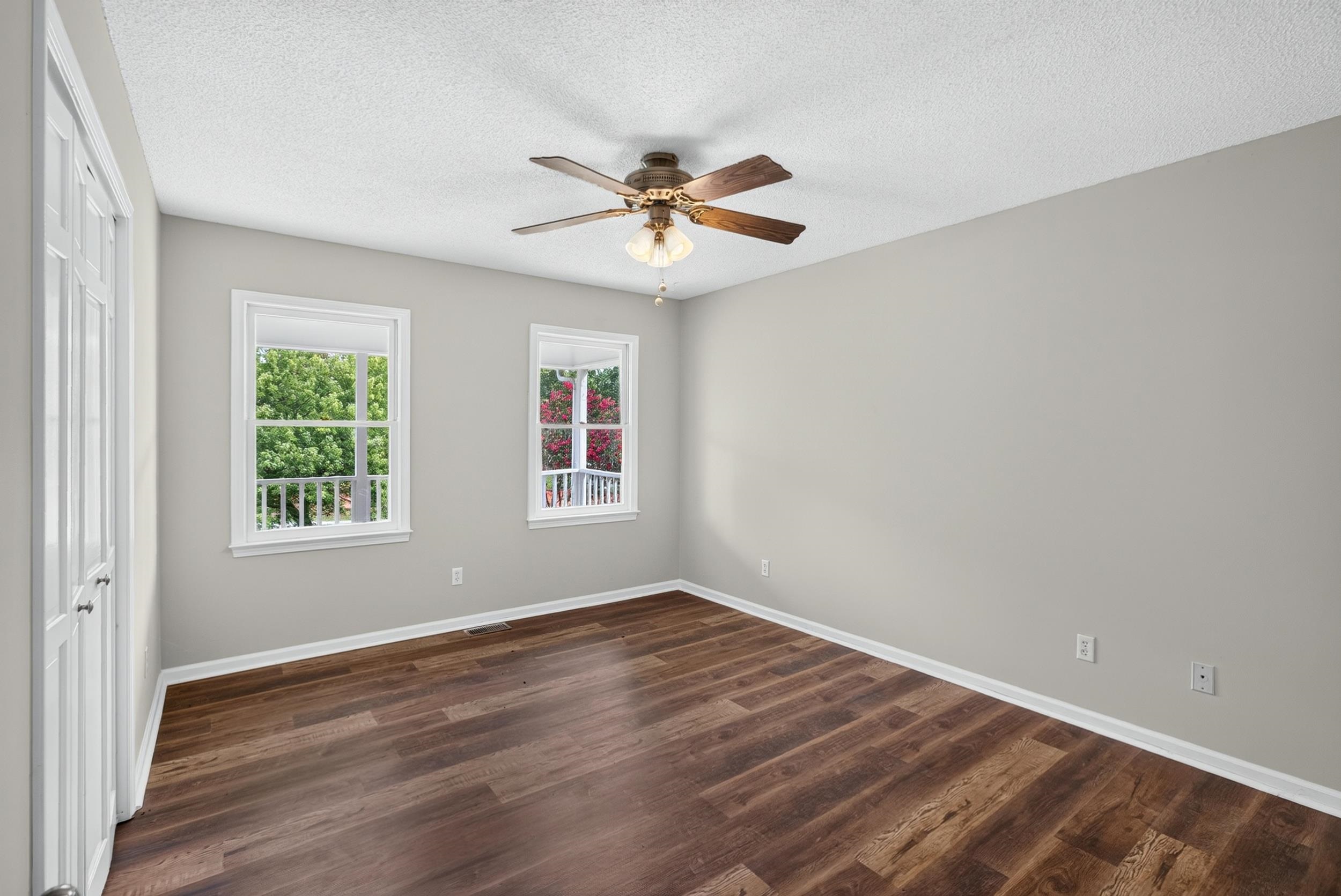 1935 Ford Road Property Photo 12