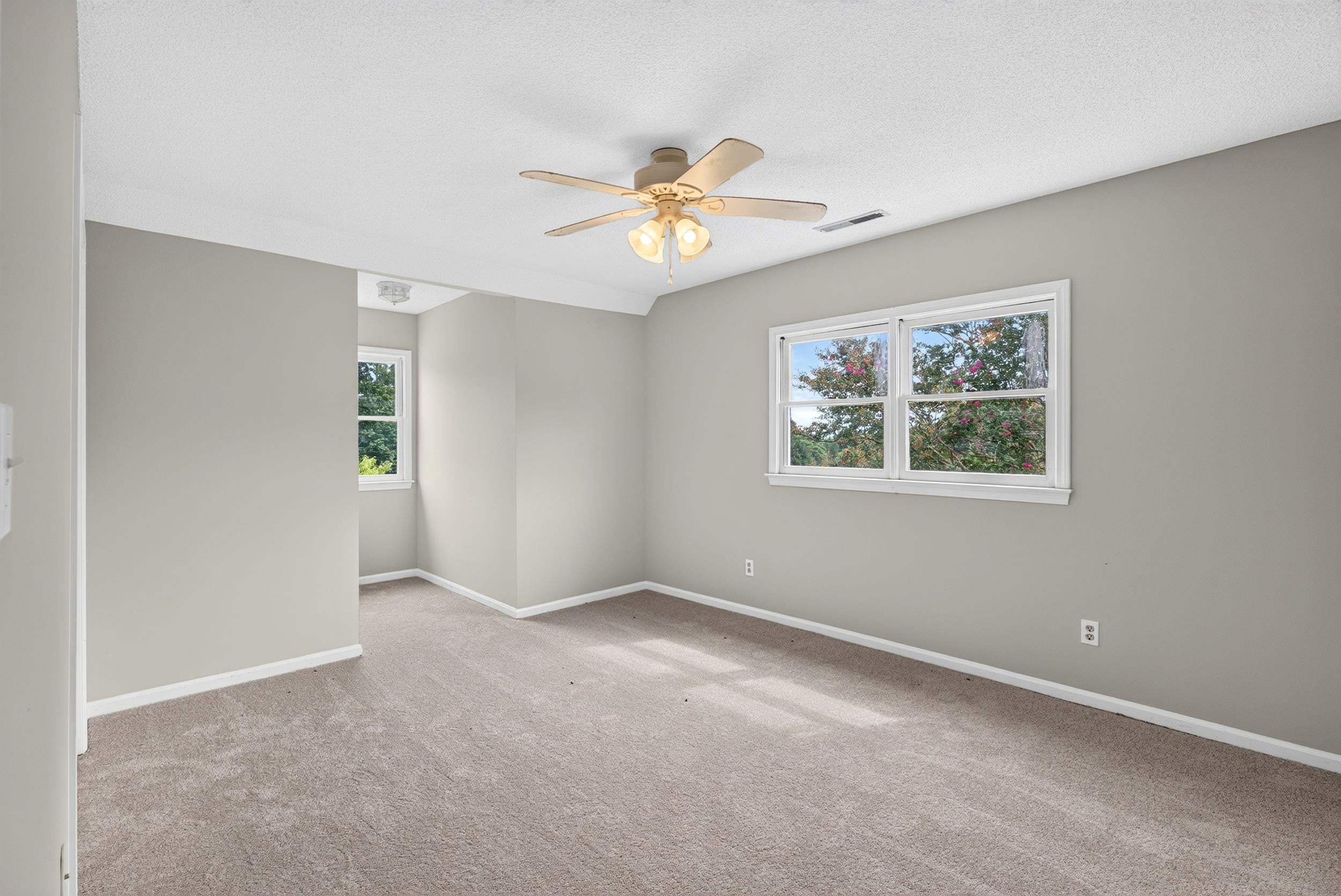 1935 Ford Road Property Photo 16