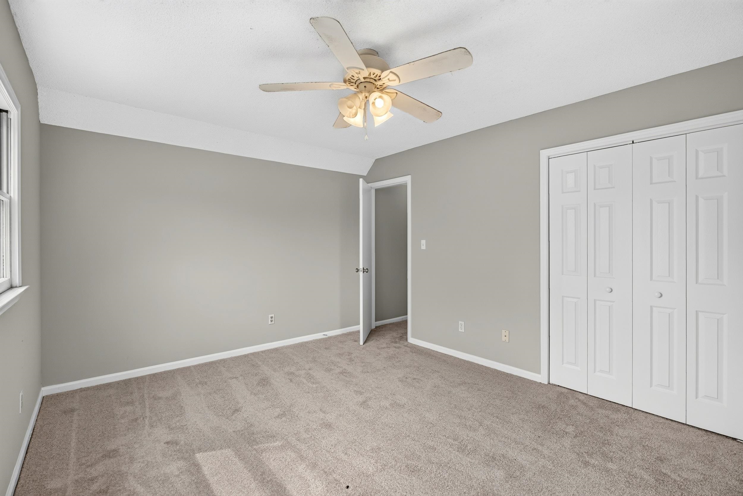 1935 Ford Road Property Photo 17