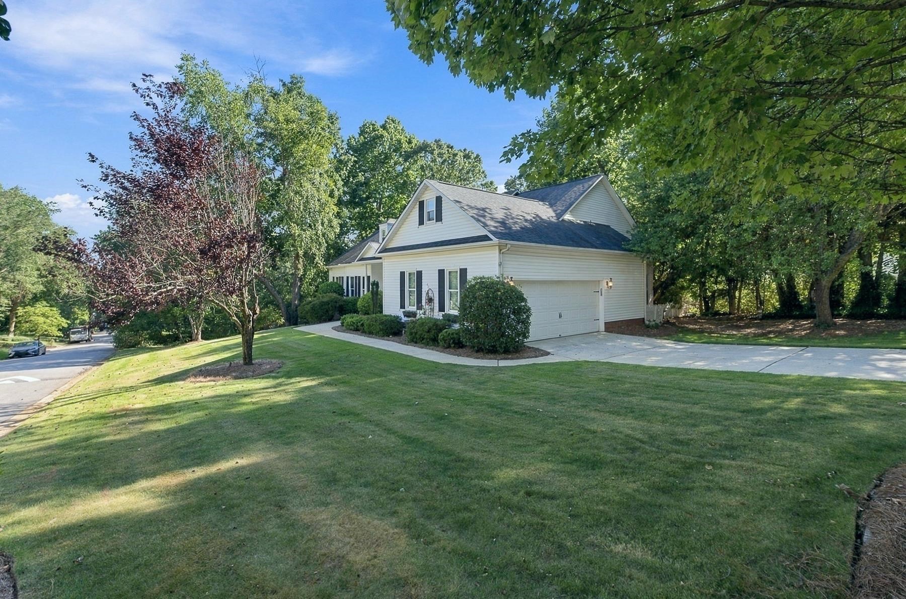 305 Beckworth Drive Property Photo 2