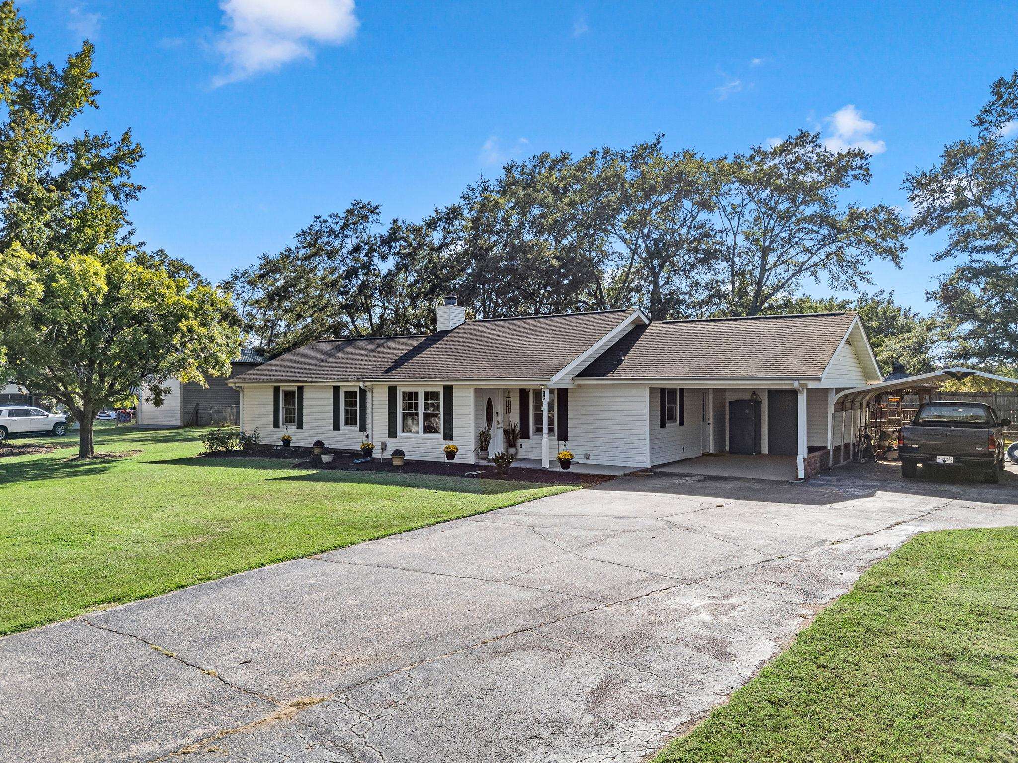 110 Coldspring Dr Property Photo 3