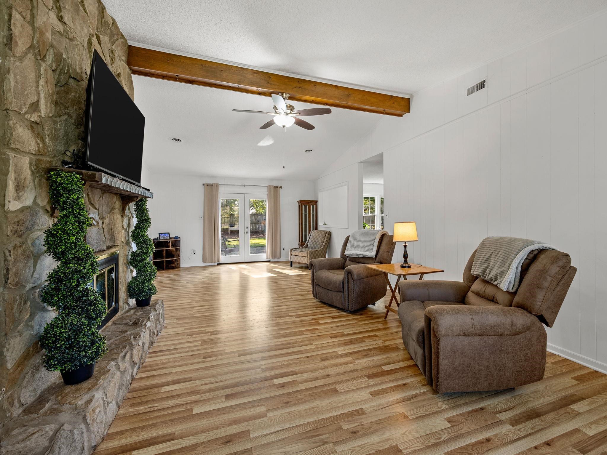 110 Coldspring Dr Property Photo 8