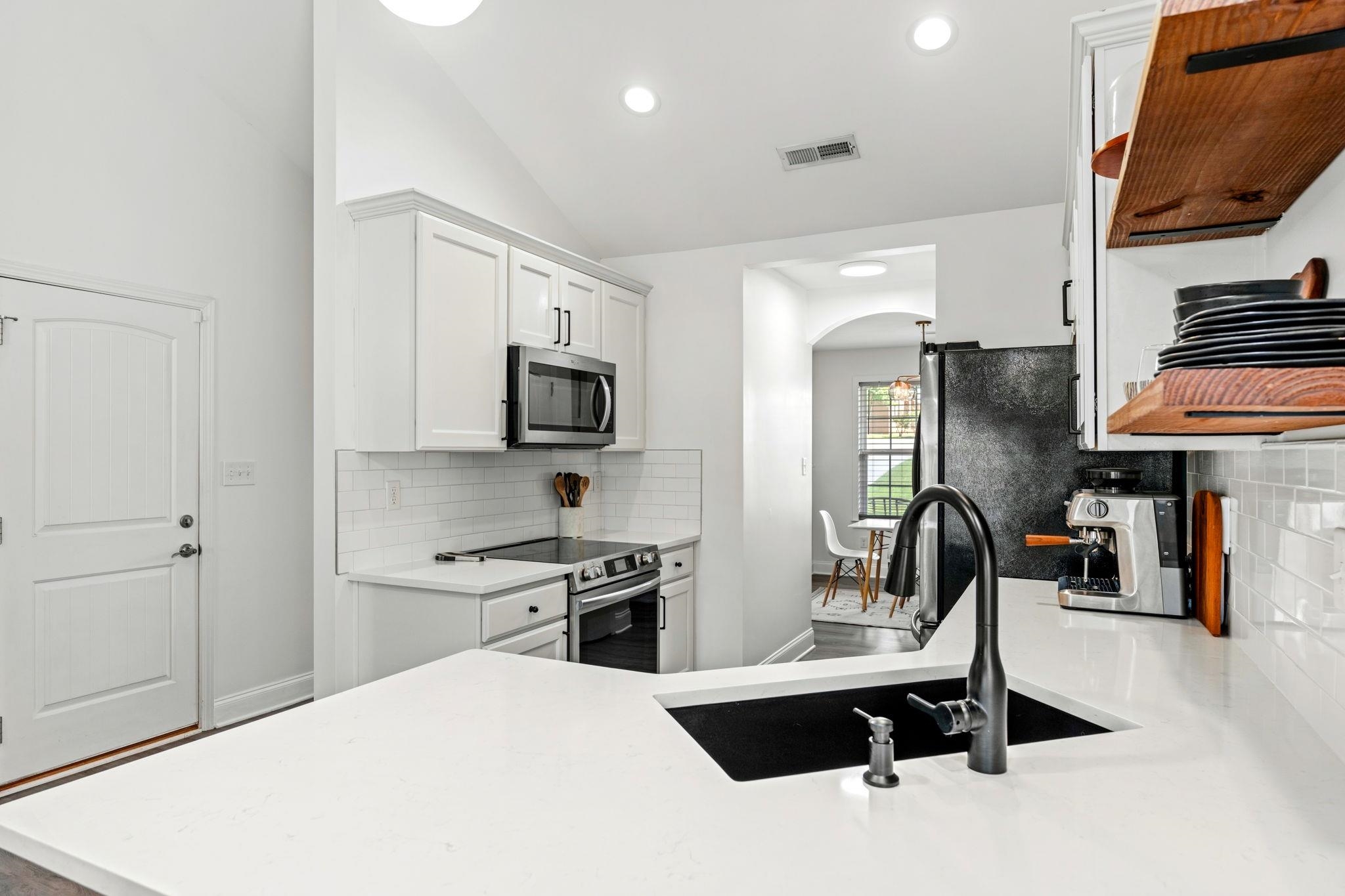 102 N Church Street Property Photo 7