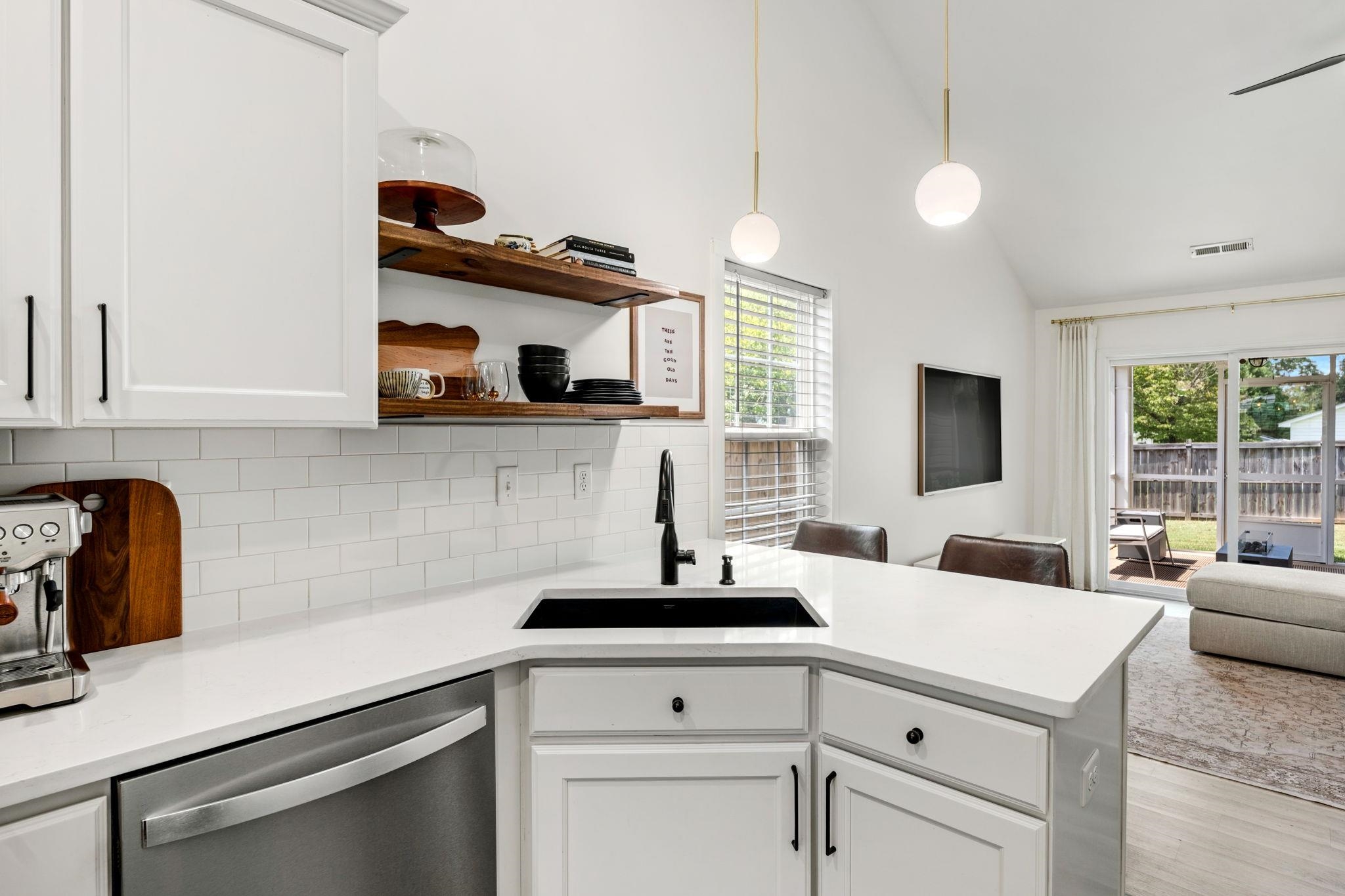 102 N Church Street Property Photo 8