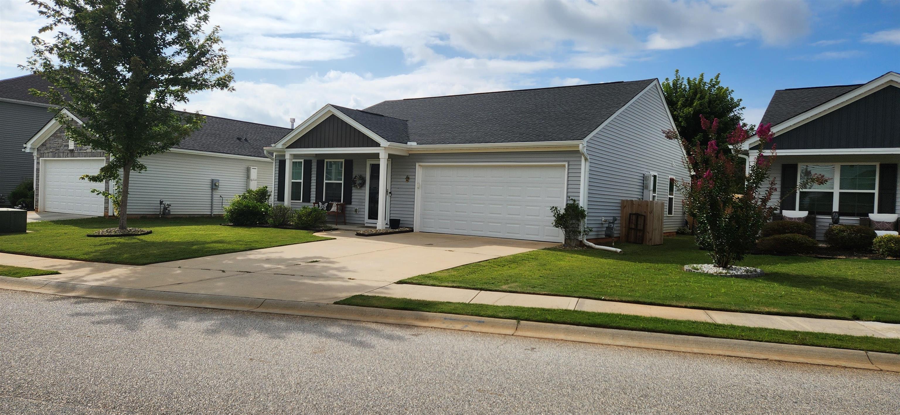 586 Ridgeville Crossing Drive Property Photo 2