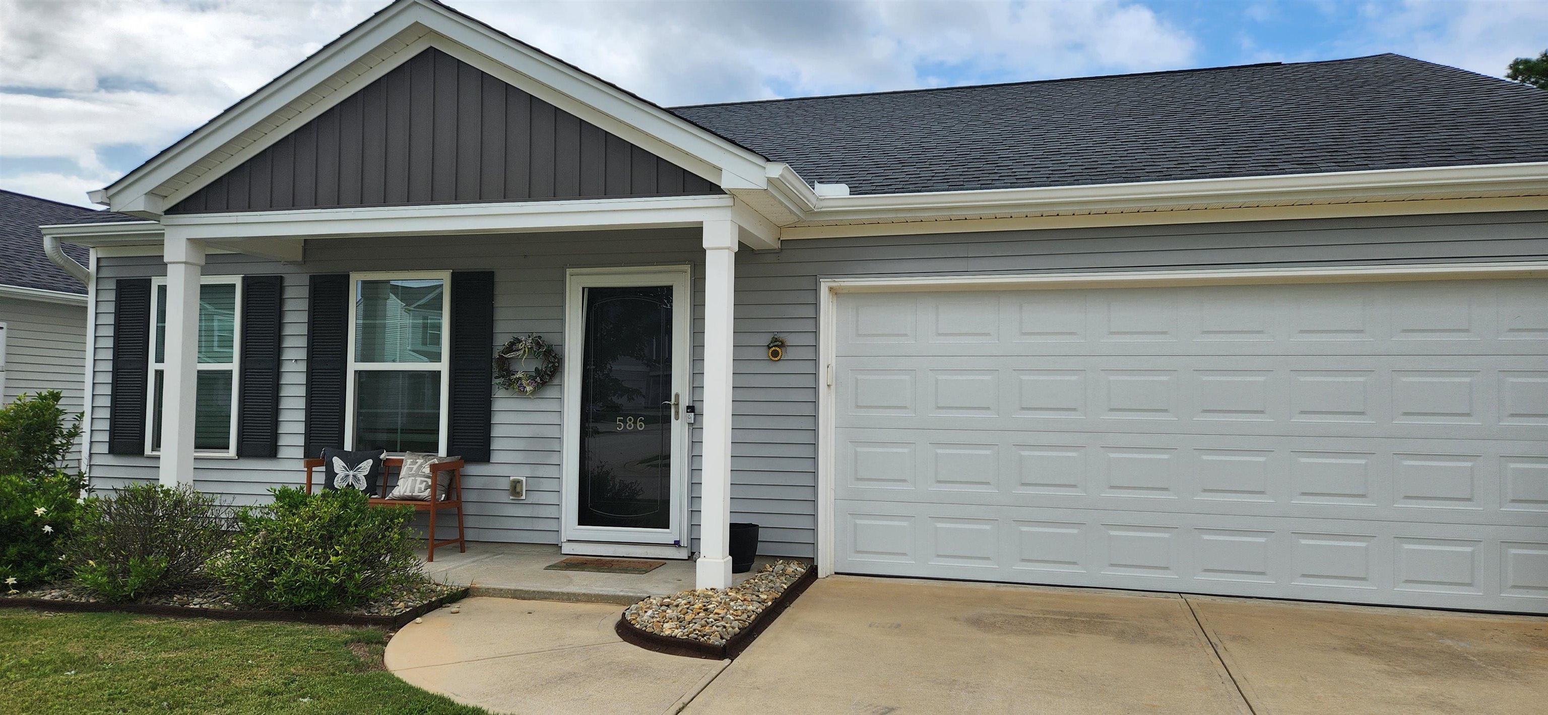 586 Ridgeville Crossing Drive Property Photo 3