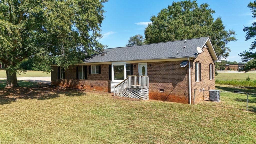 145 Lakeview Dr Property Photo 1