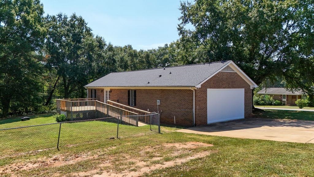 145 Lakeview Dr Property Photo 2