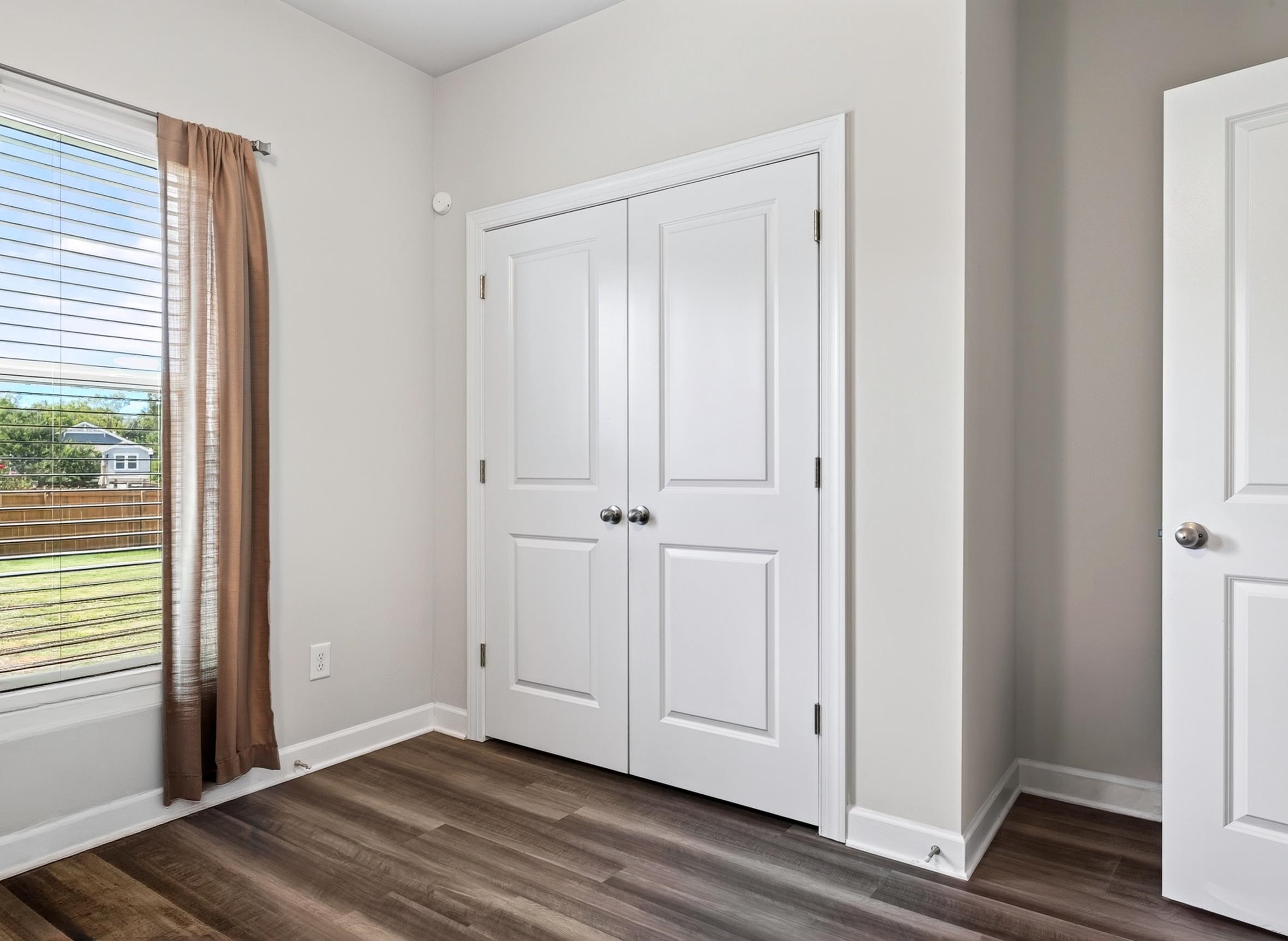 2505 Apsley Court Property Photo 21