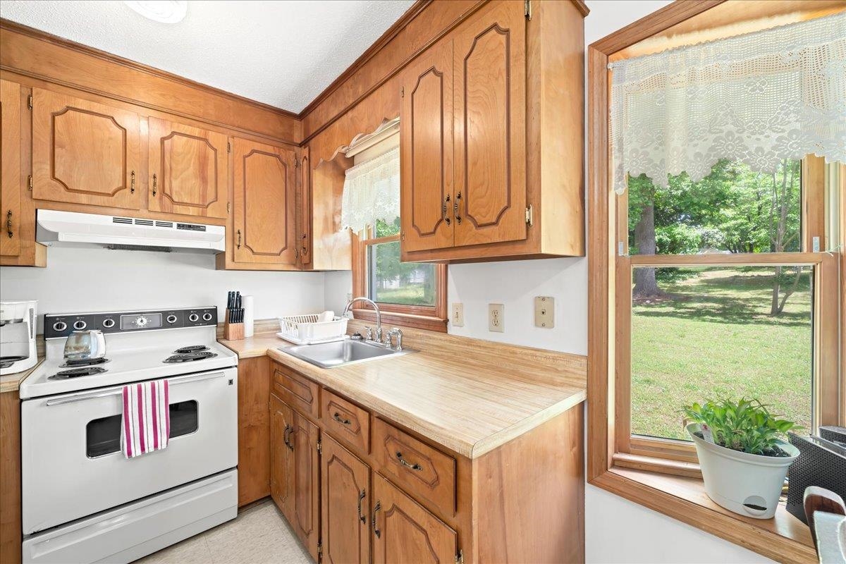 8 Cross Street Property Photo 10