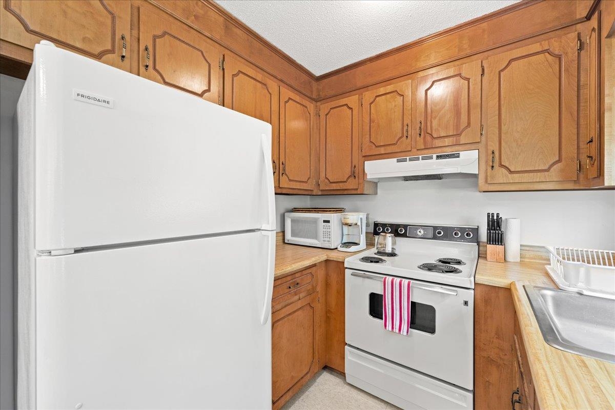 8 Cross Street Property Photo 11