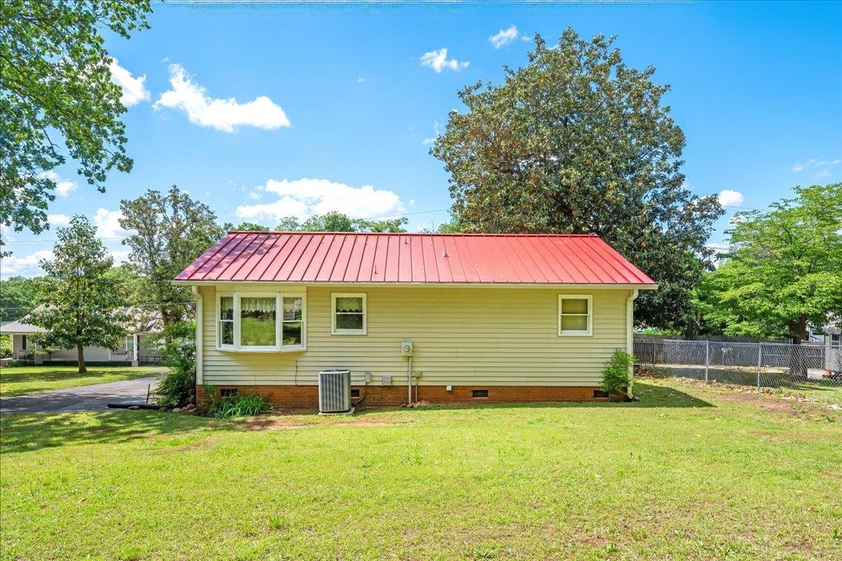 8 Cross Street Property Photo 27