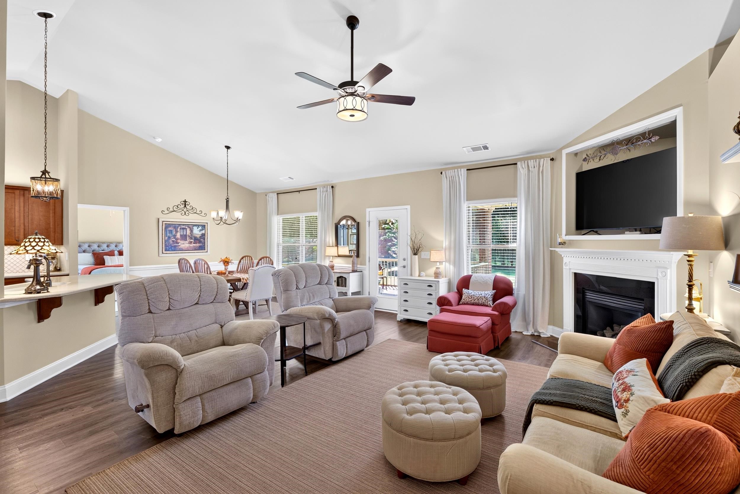 516 Bridgetowne Court Property Photo 4