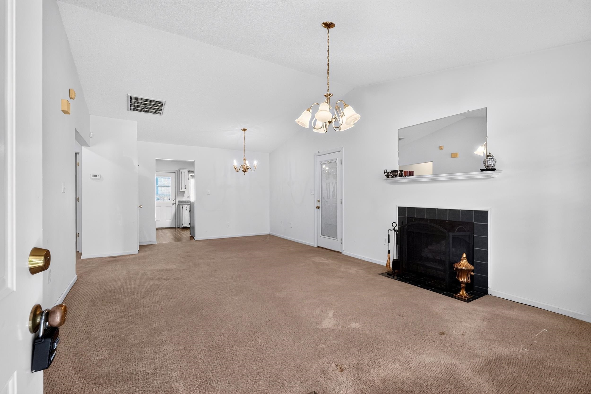 609 Mesa Lane Property Photo 4